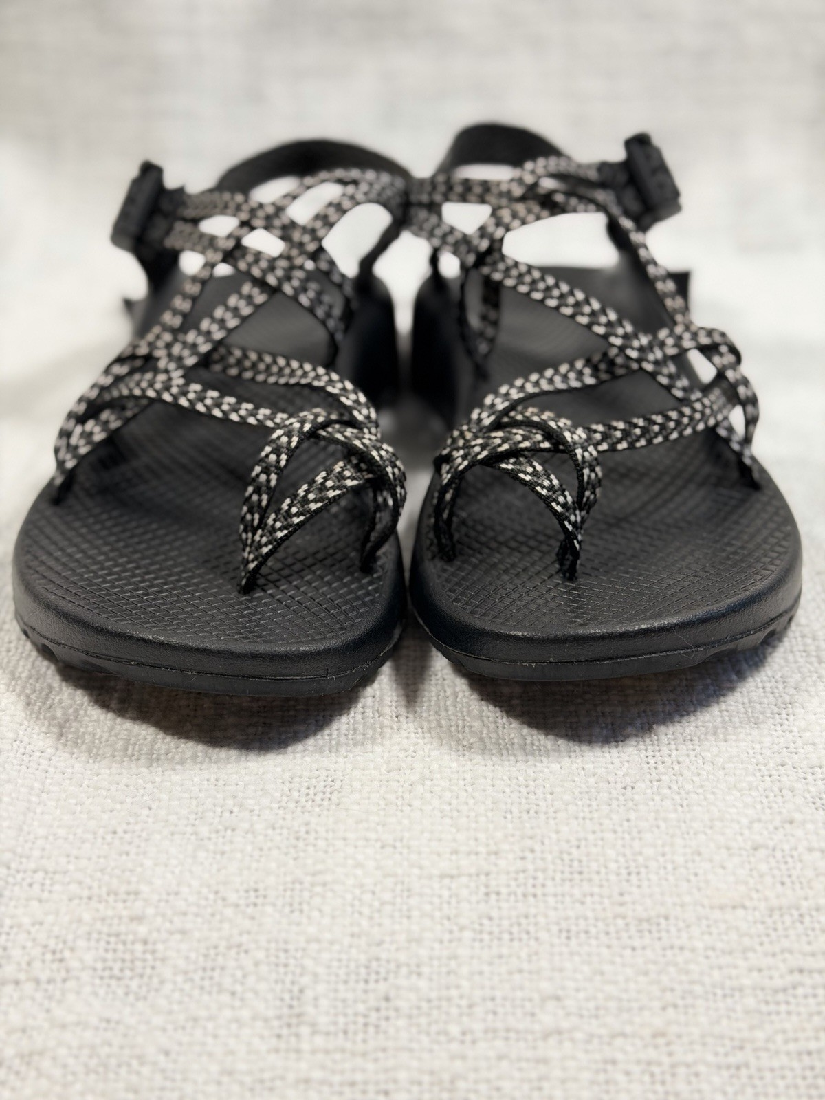 Chaco ZX/2 Classic Womens 9 Black White Toe Loop Sandals J106266 Excellent