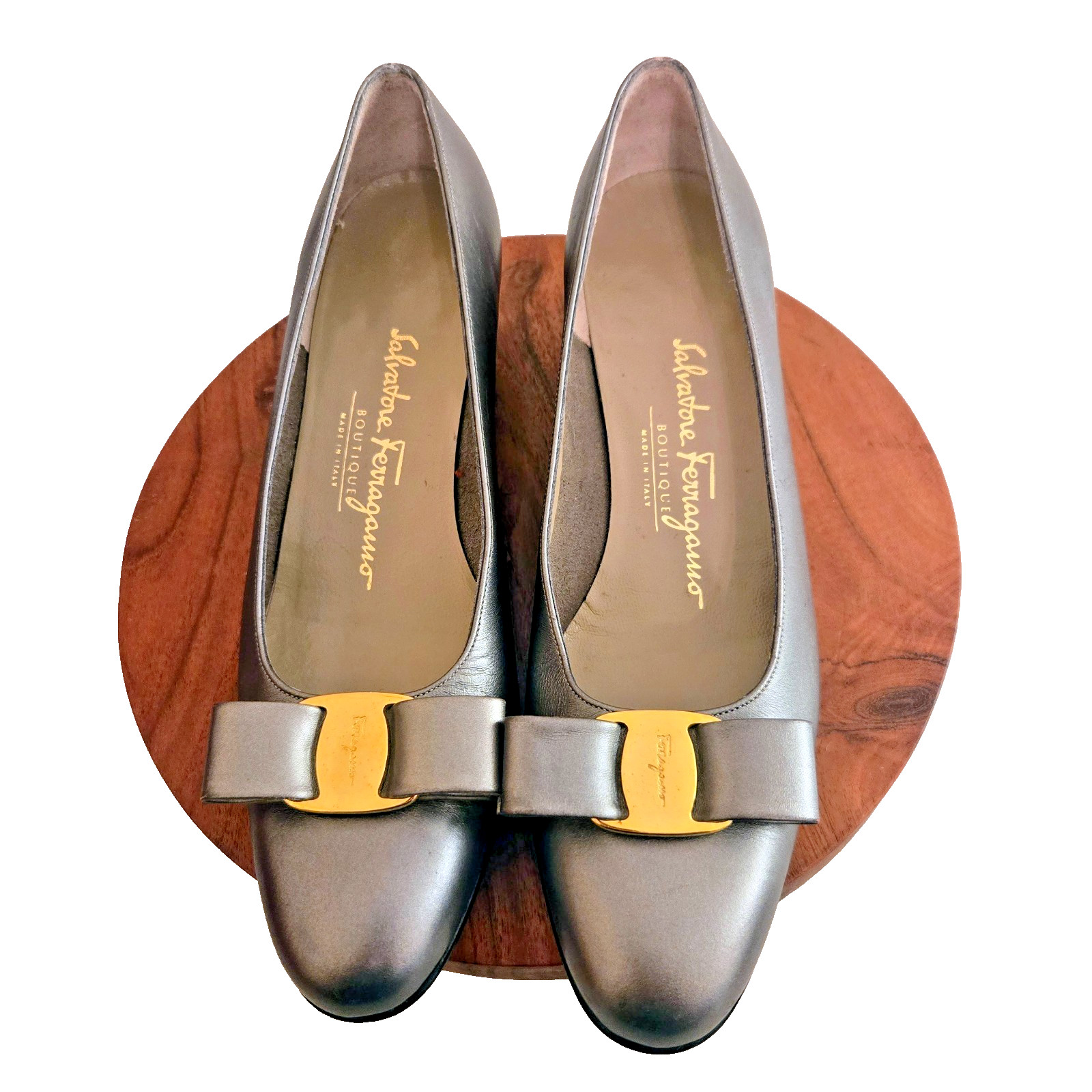 Salvatore Ferragamo Vara Bow Metallic Pearled Silver Leather Pumps Shoe 7.5 AAA