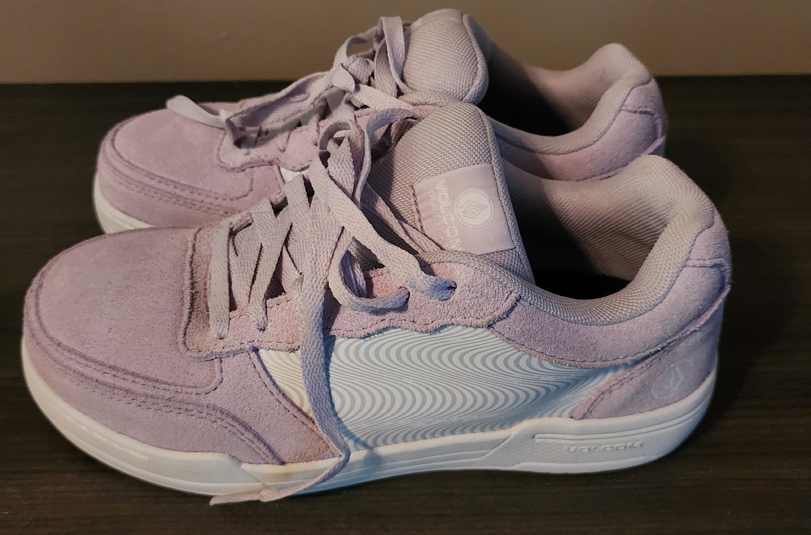 New Volcom Hybrid Skate Inspired Work Shoes-Womens Size 6W-Lilac-Purple