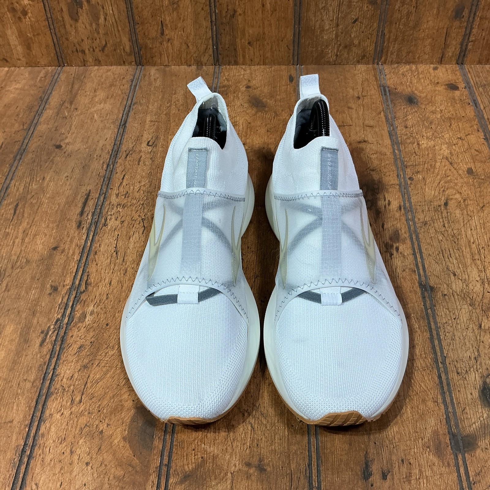 Brooks Levitate 4 LE Womens Size 10 White Silver Athletic Running Shoes Sneakers