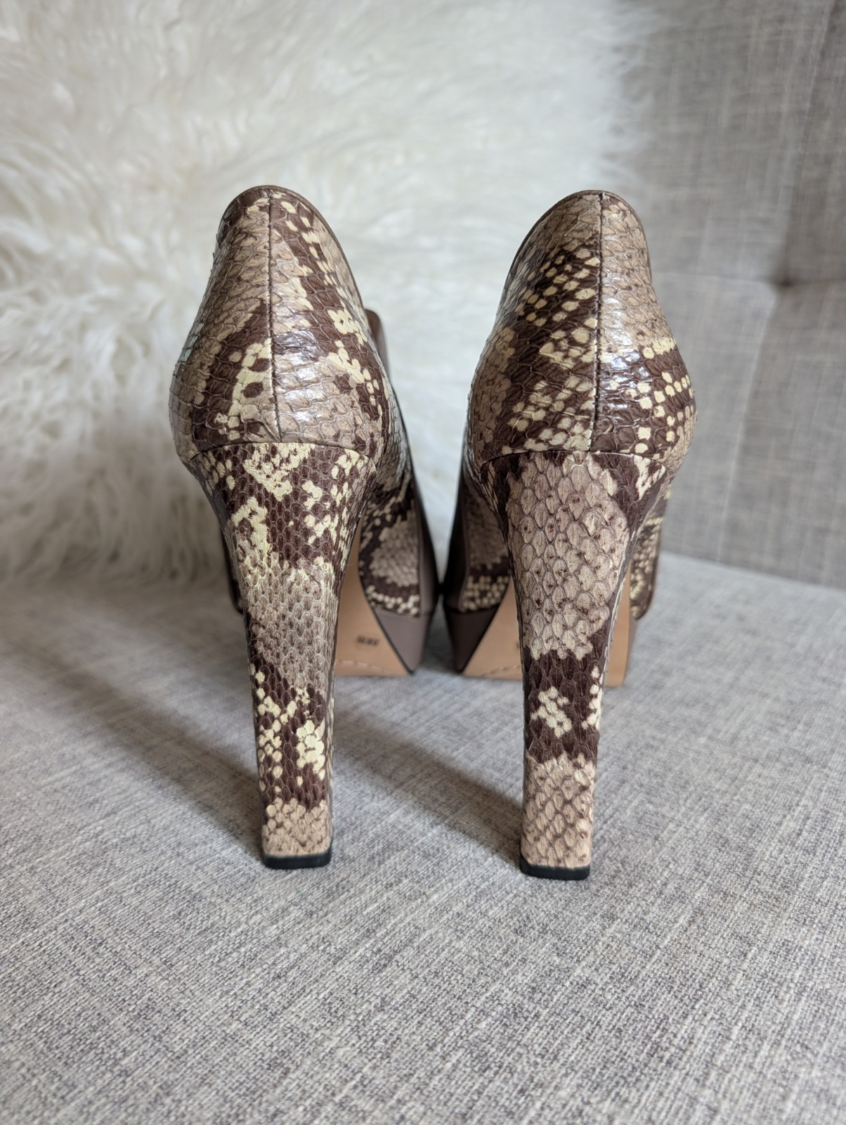 Vince Camuto Snake Print Peep Toe Heel Size 8.5