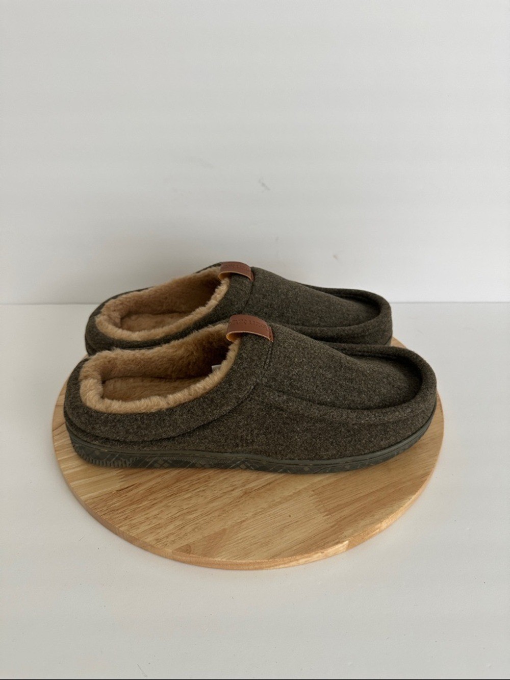Muk Luks Miles Clog Mens Memory Foam Slip Resistant Slip-On Slippers, Sz M 9/10