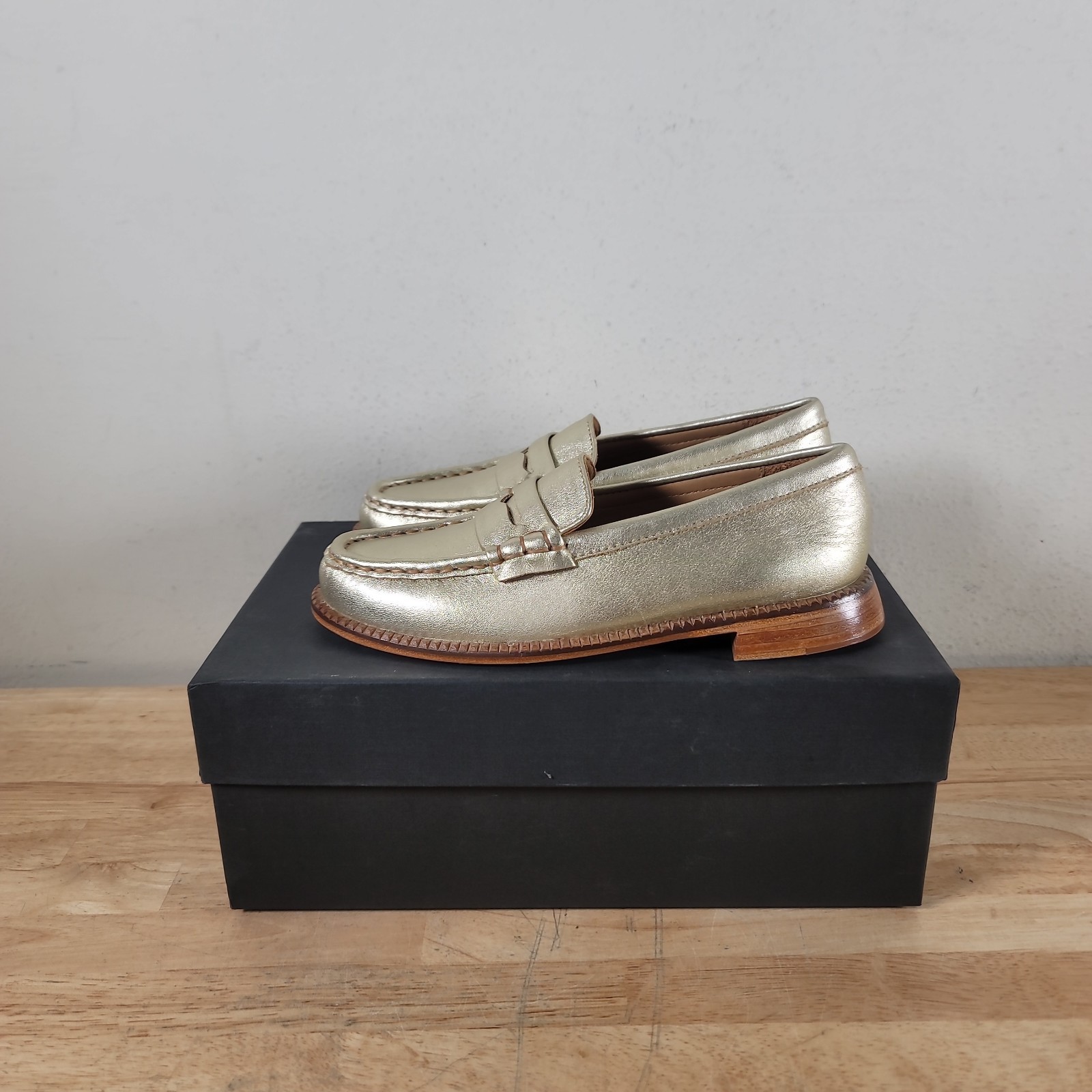 Freda Salvador Elba Modern Penny Loafer Gold Calf Size 6 New