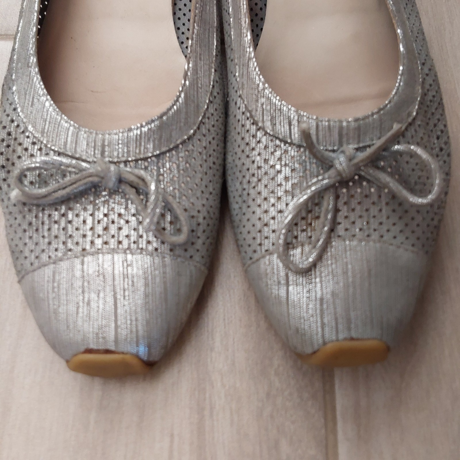 La Badia Firenze Silver Perforated Fabric Unlined Ballet Flats. Size 37 (US 7)