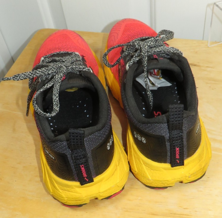 Brooks Cascadia 17 Diva Pink Lemon Chrome Trail Running Hiking Shoes Women’s 7 B