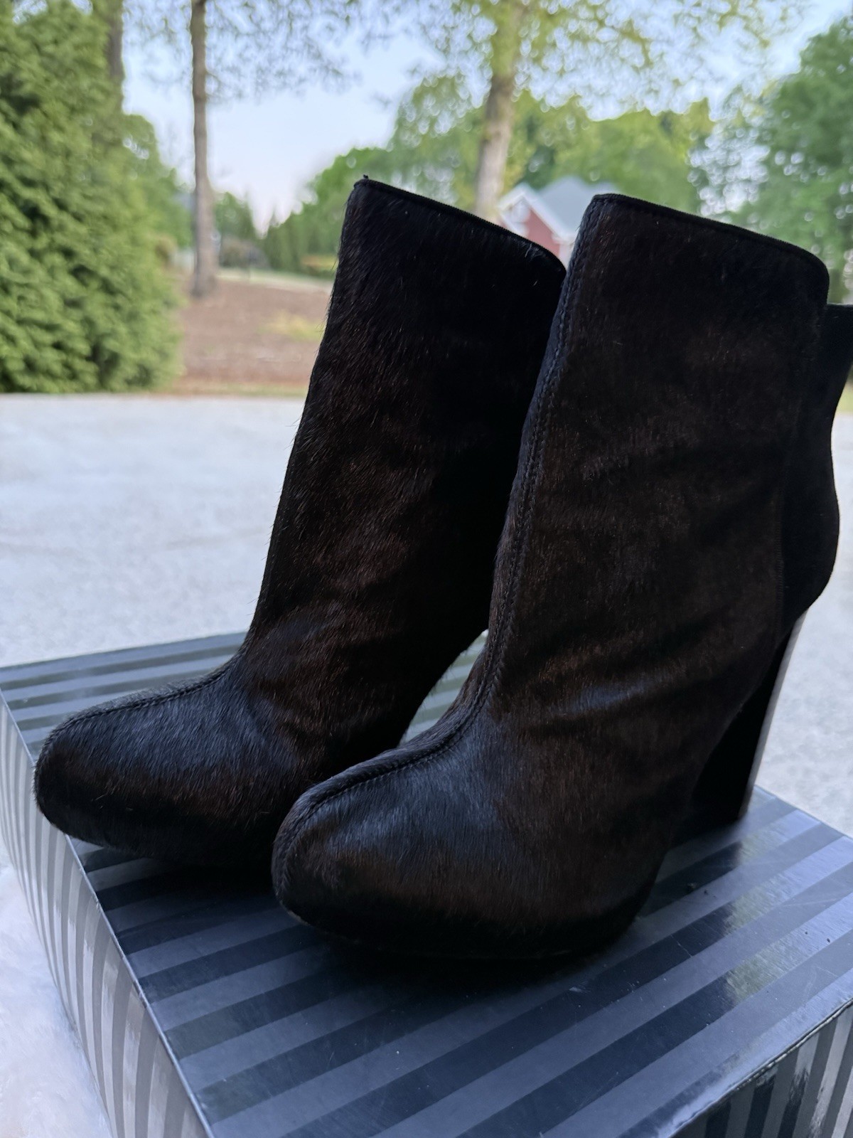 Angel Black Fur Ankle Bootie Round Toe Block Heel Zip Solid Size 9