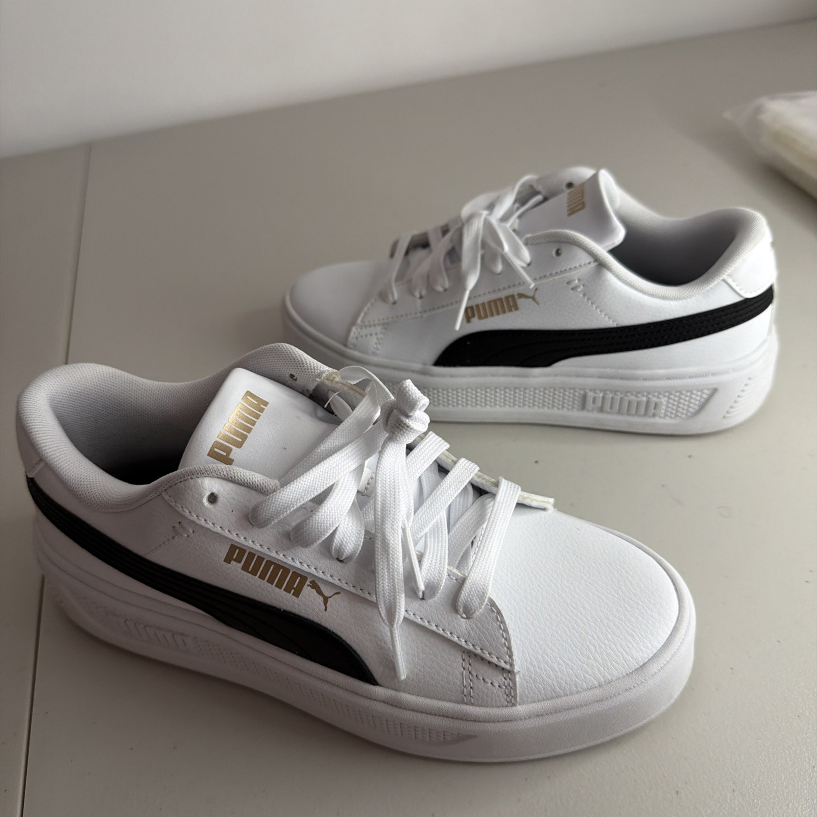 PUMA Smash Platform v3 Women’s Sneakers White/Black/Gold Size 8 Used