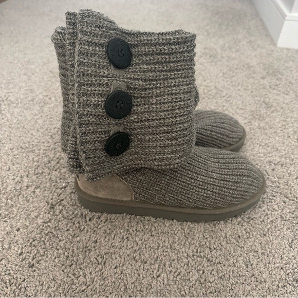 UGG Australia Women’s Gray Knit Button Boots Size 7 Right & Size 8 Left