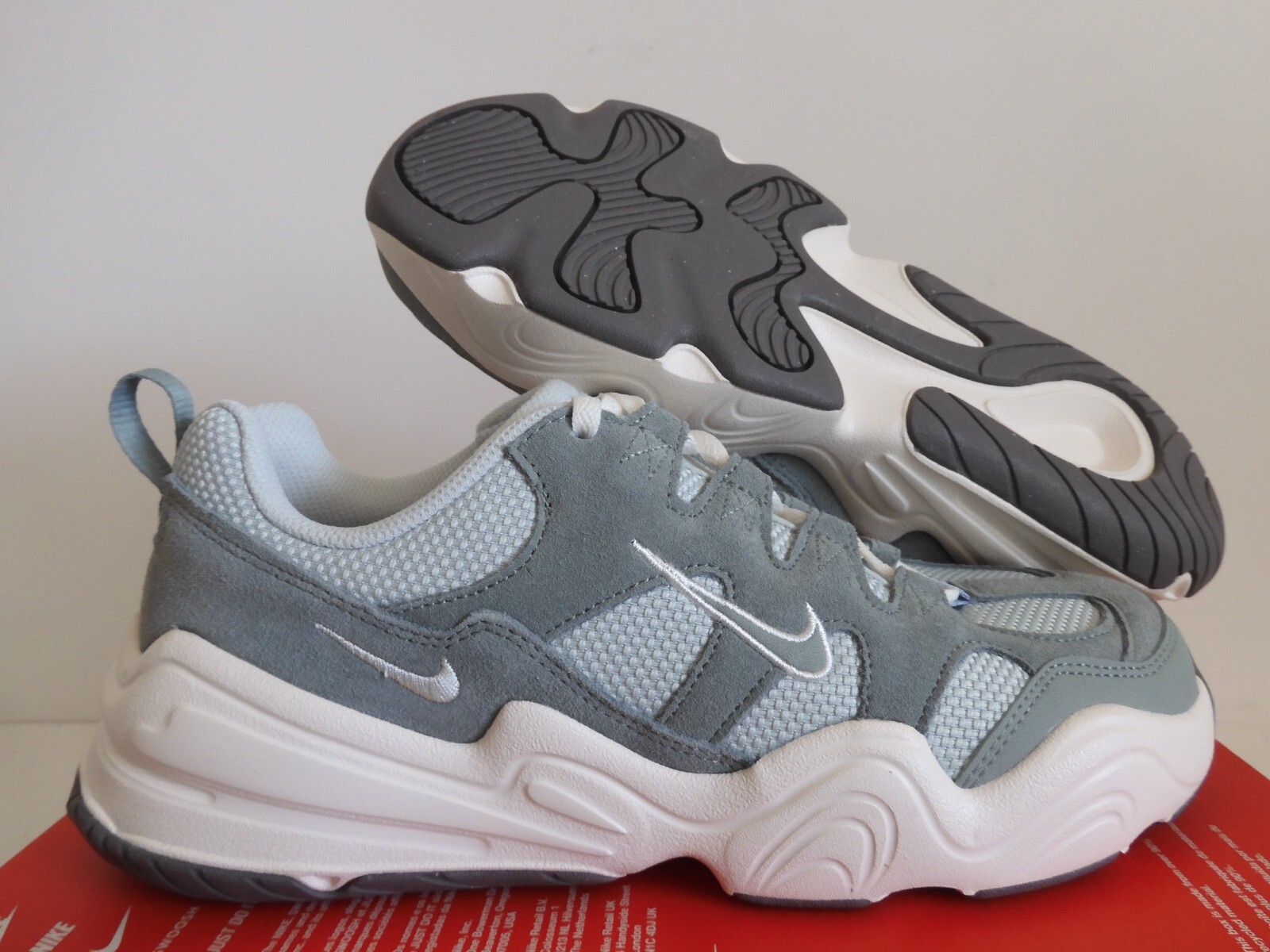 WMNS NIKE TECH HERA LIGHT SILVER-MICA GREEN-SAIL SZ 10 [DR9761-001]