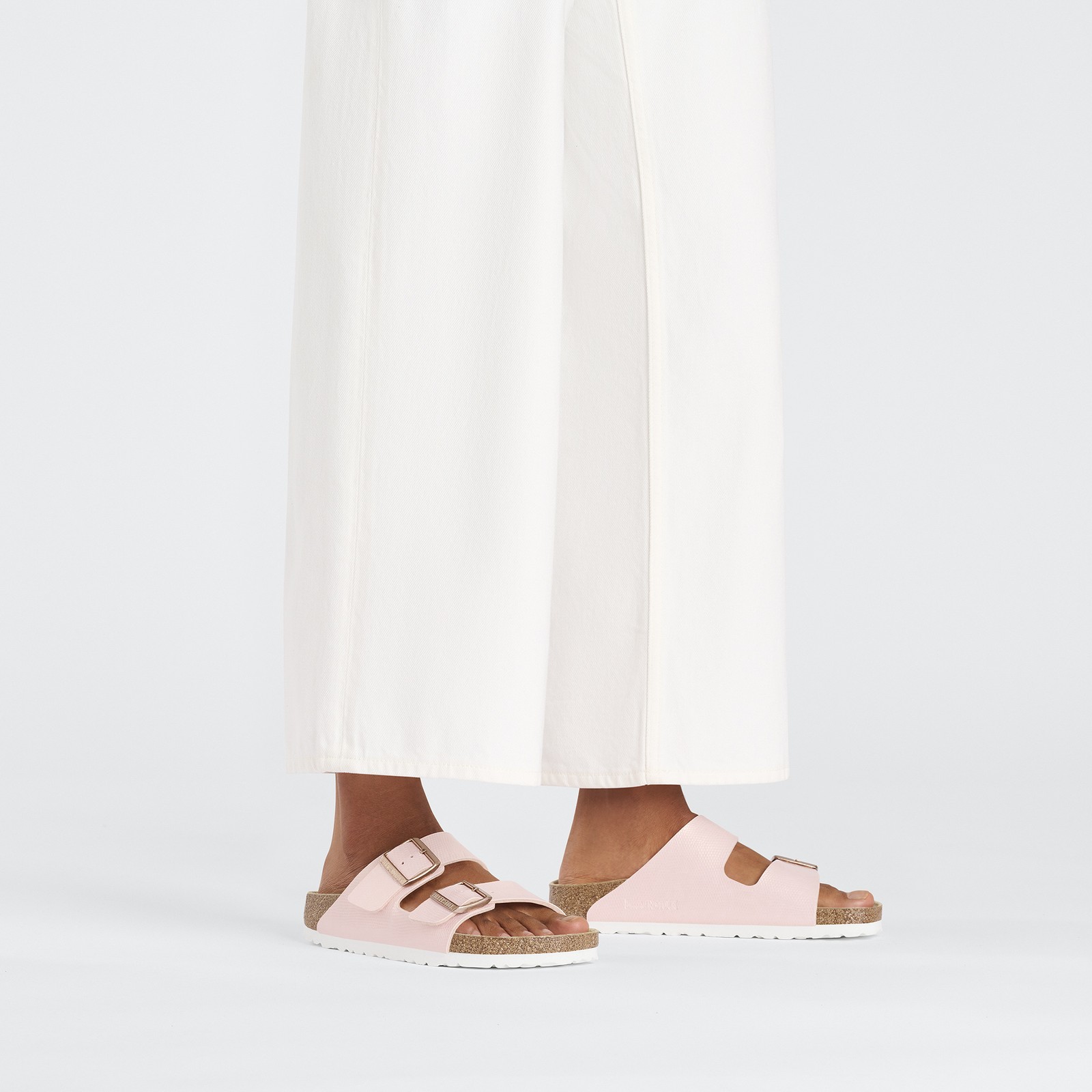 BIRKENSTOCK ARIZONA SHINY LIZARD LIGHT ROSE MEDIUM/NARROW WIDTH SLIDE SANDALS