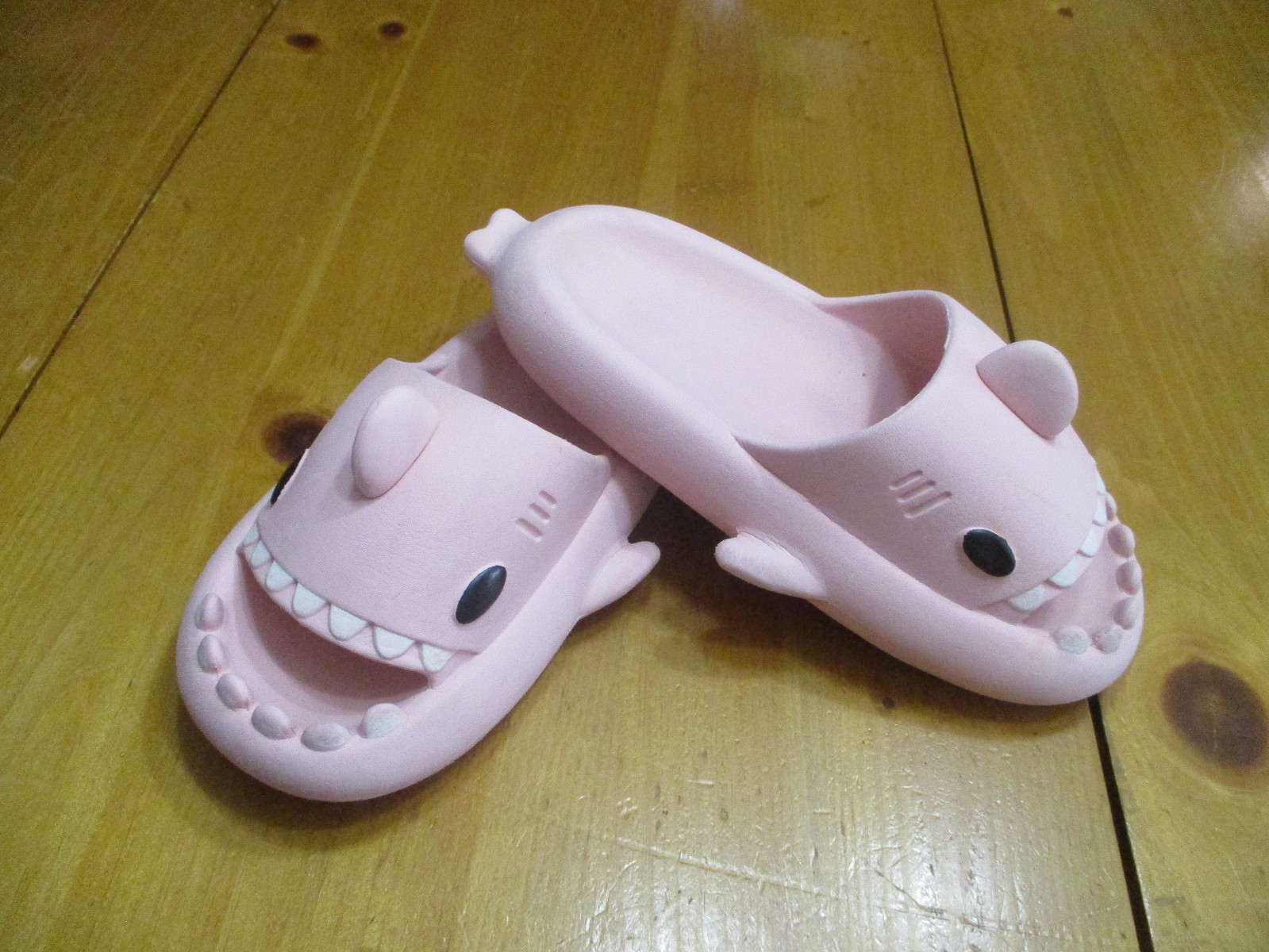Ladies Shark Slides Cloud Shoes/Slippers,Pink Size 38-39 EU,8-8.5 US
