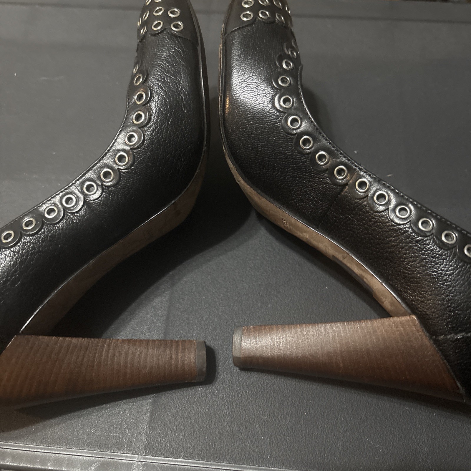 Marc by Marc Jacobs Fits Like 7.5,EU 36.5 Black Leather Studded Wood Heels Pumps