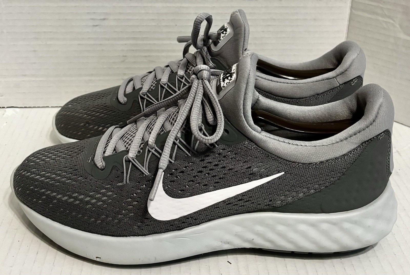 Nike Lunar SKYELUX US SIZE WOMENS 8M gray, white 855810-010