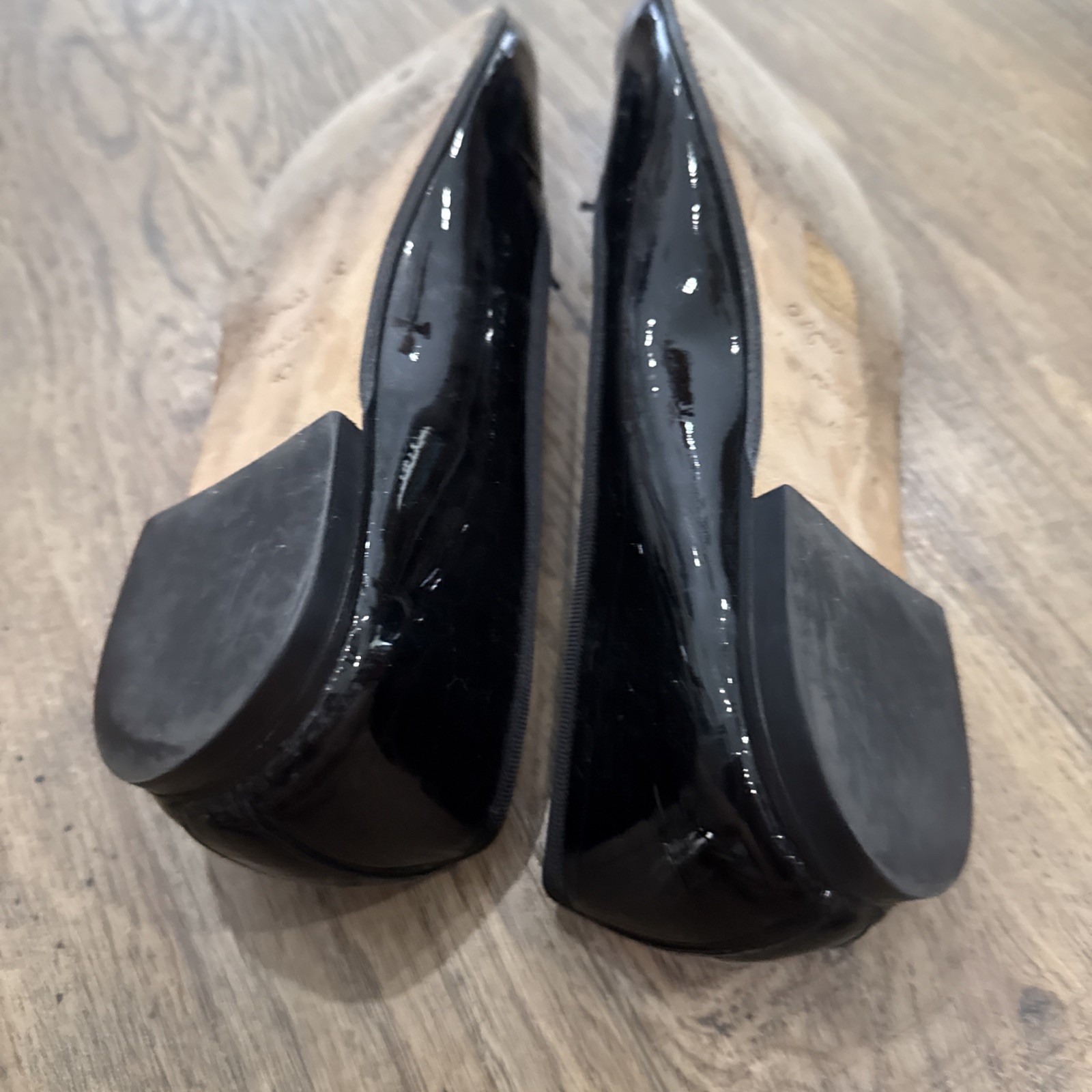 Agnes B. BALLET FLATS-BLACK COLOR-PATENT SHINY LEATHER-FRONT BOW-SZ 40-USED