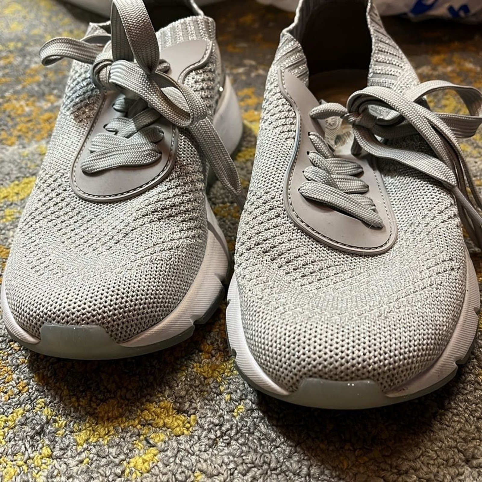 Nurture by Lamaze Gray Athletic Shoes Size 8 1/2