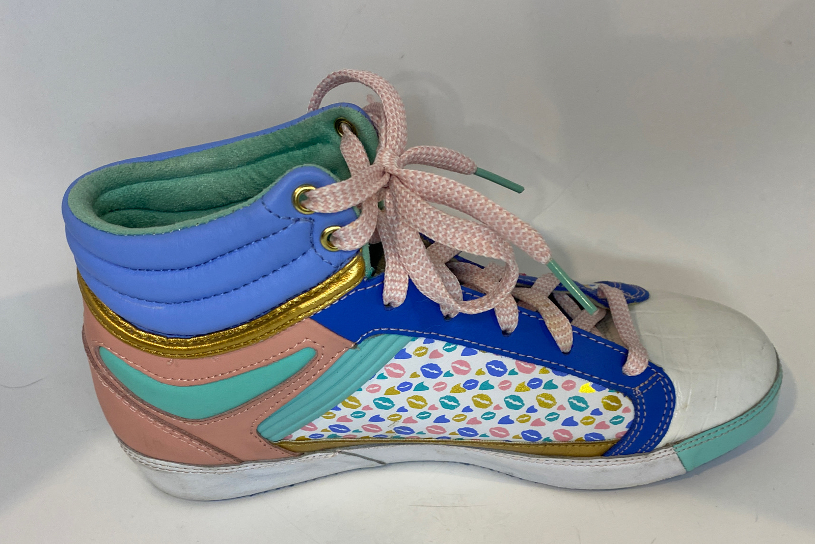 Love Pastry’s Women’s Shoes size 9 high tops Dance Hiphop Blue Green Pink Kisses