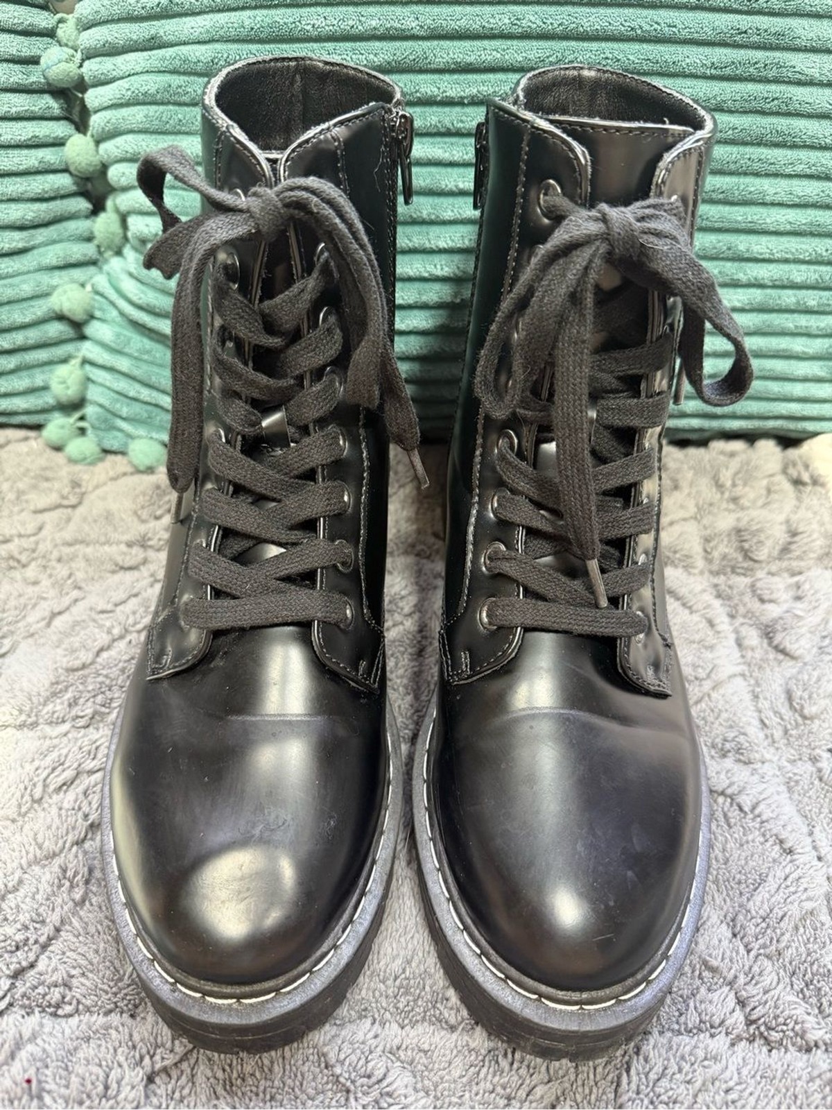 Black Lace-Up Platform Combat Boots – Women(8) Sugar “Kaedy”