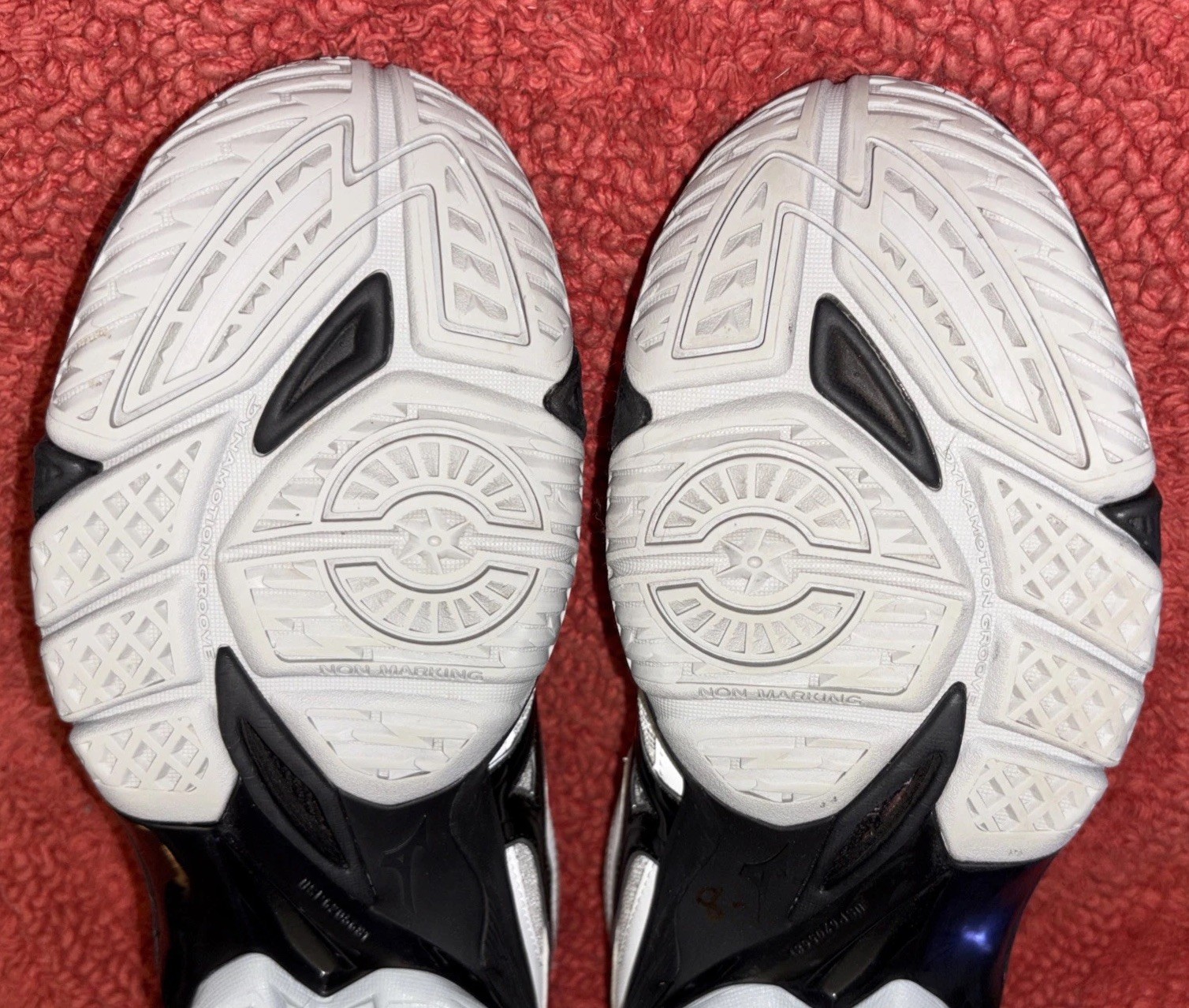 Mizuno Women’s Wave Bolt 7 Indoor Volleyball Shoes Sz 10 M, White & Black 430238
