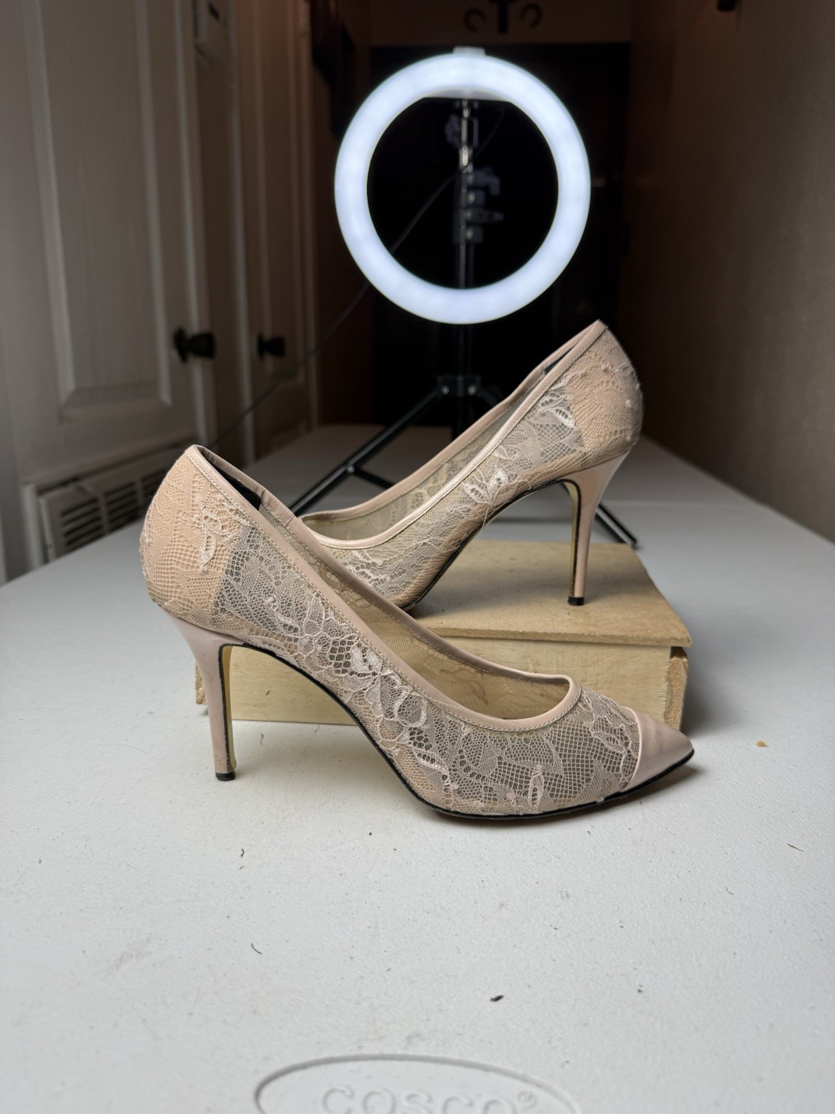$640 Oscar de la Renta beige lace pumps Sz 38 / US 8