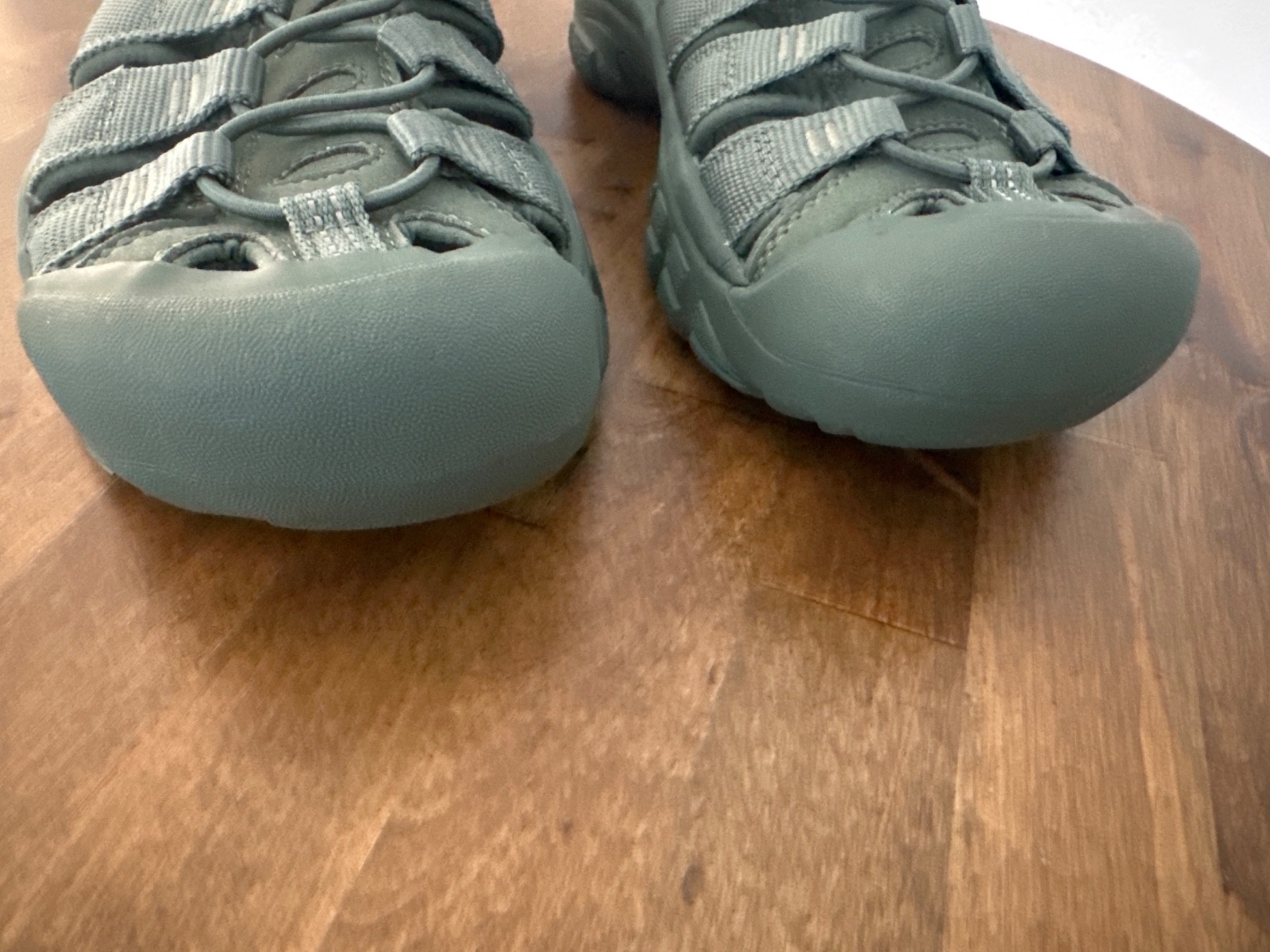 Keen Women’s Newport H2 Sport Monochrome Dark Forrest Green Sandals 9M UNWORN