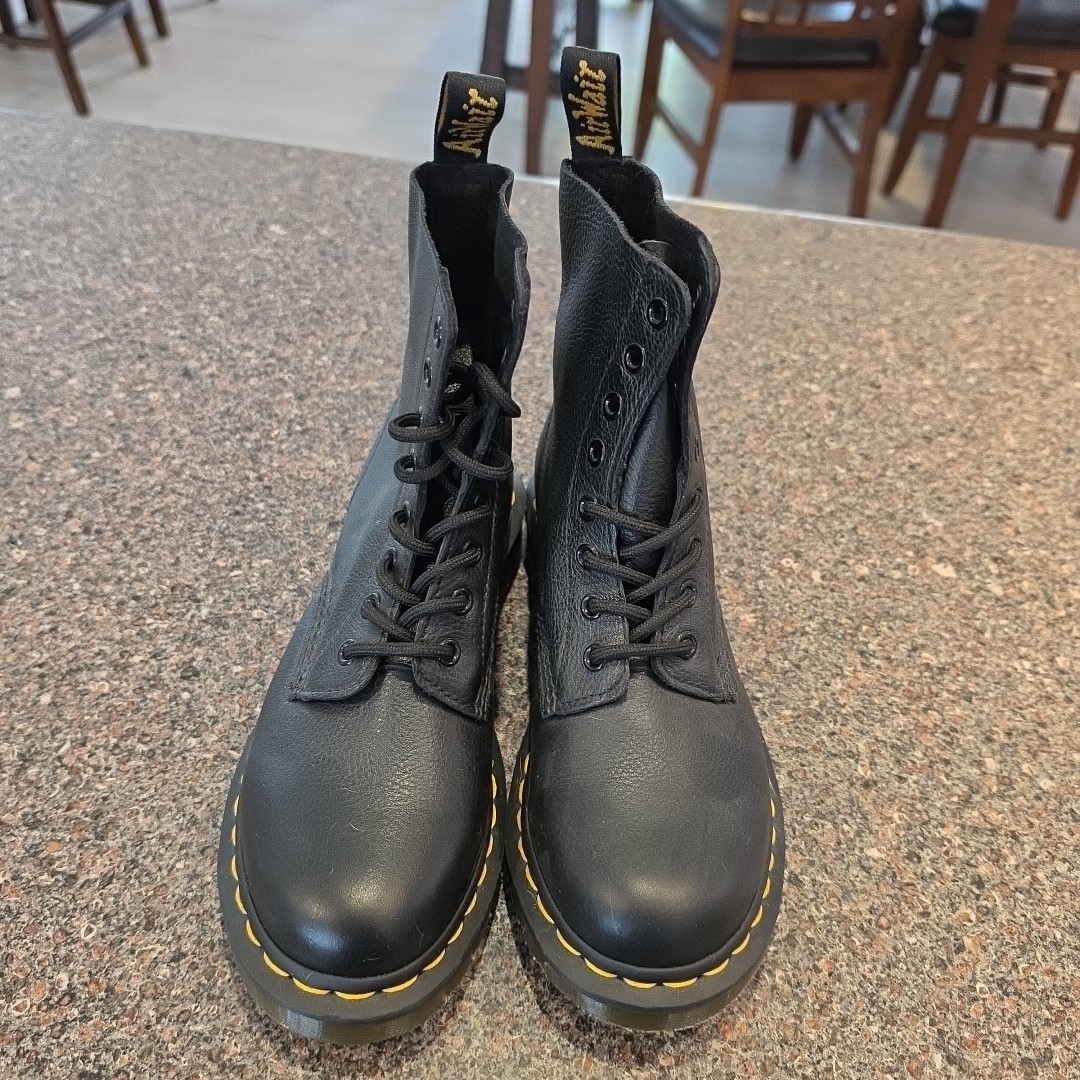 Dr. Martens Pascal 1460 Black Soft Pebbled Leather Boots Wmns Sz US 7 New Combat