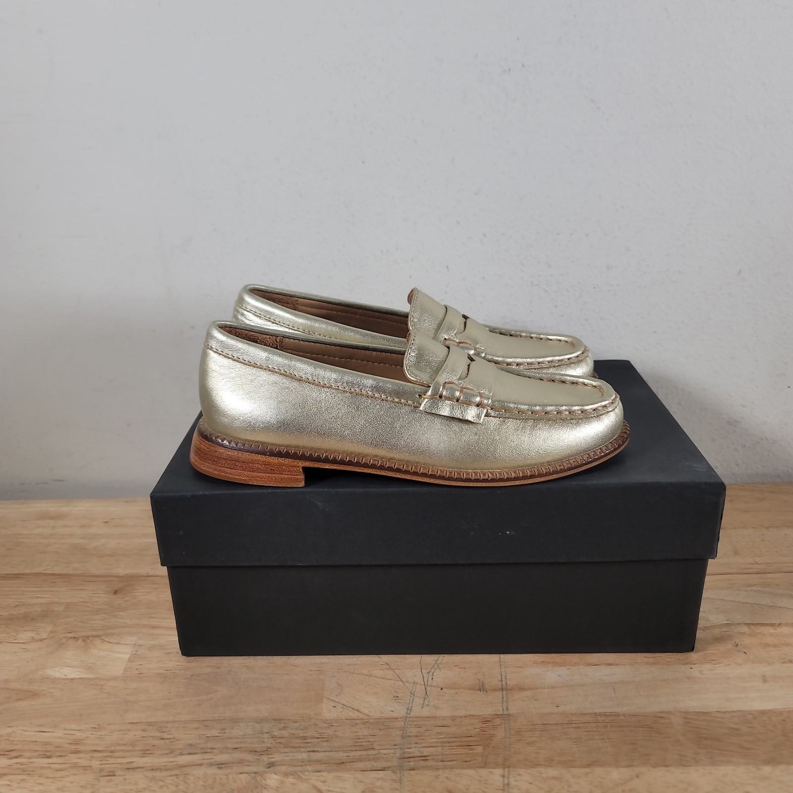 Freda Salvador Elba Modern Penny Loafer Gold Calf Size 6 New