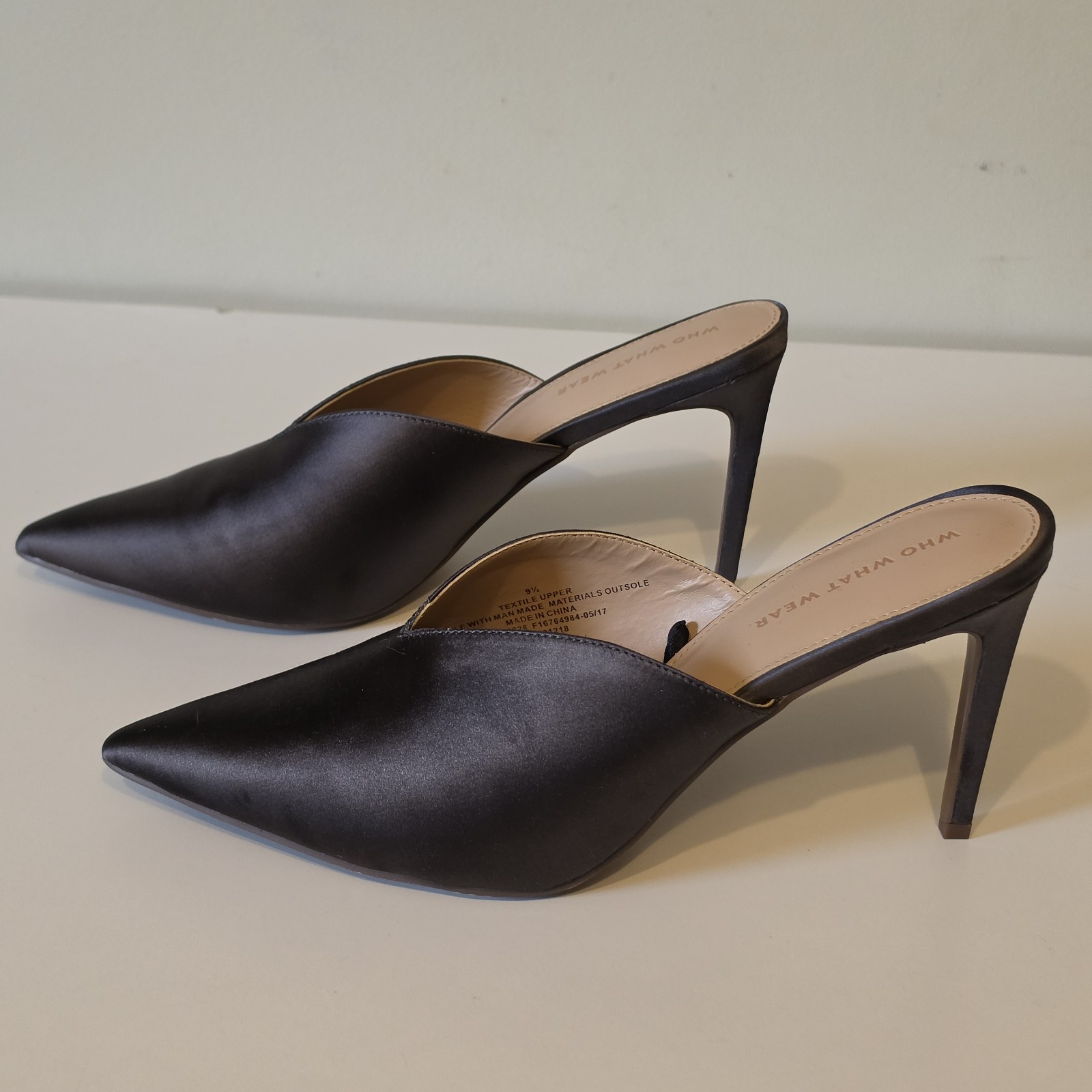 WHO WHAT WEAR Women’s Black Textile Mule Pointed Toe Slip On Heel US 9.5