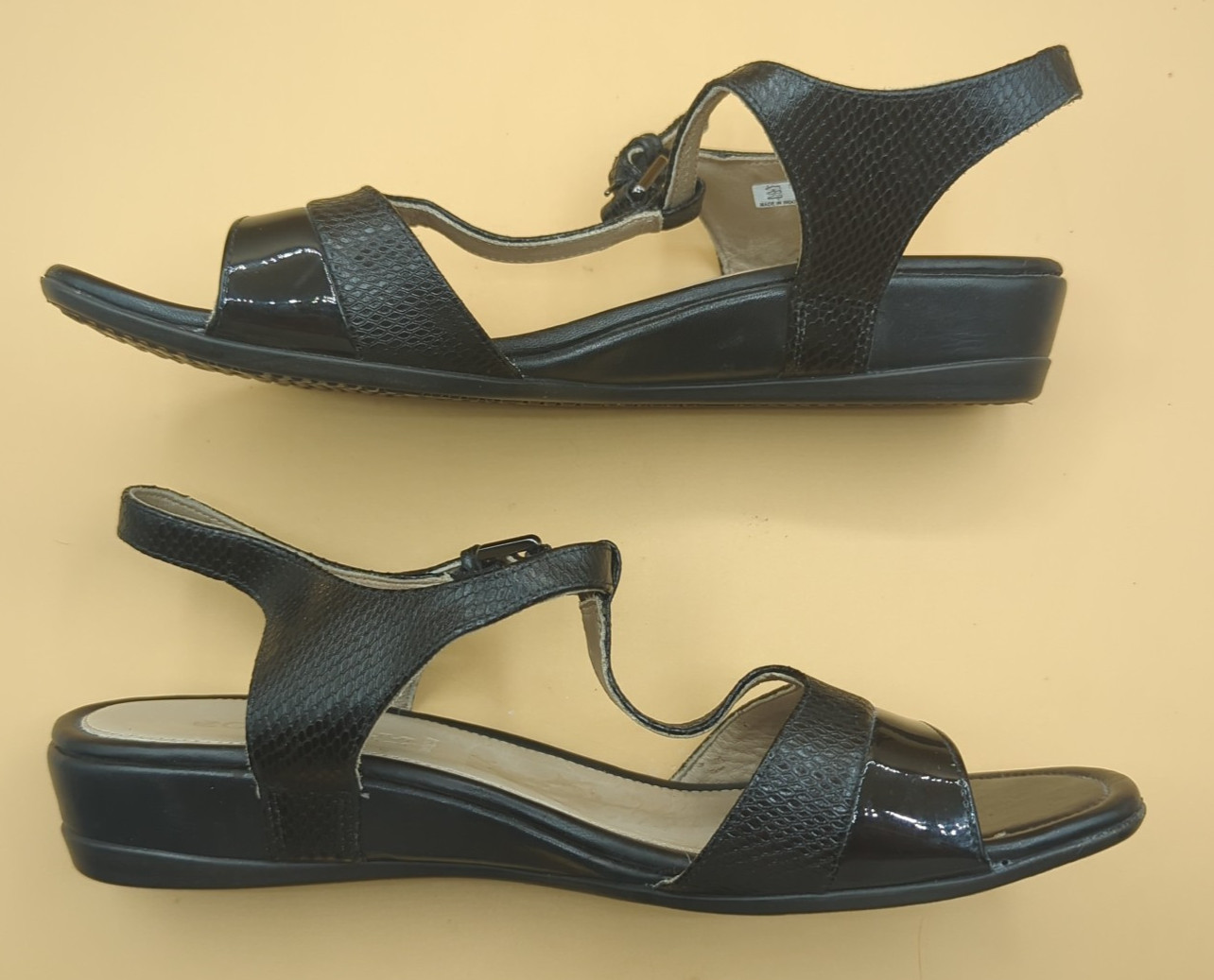 Ecco Touch T-Strap Wedge Black Sandal Womens Sz US 8.5 EU 39 Textured Snake