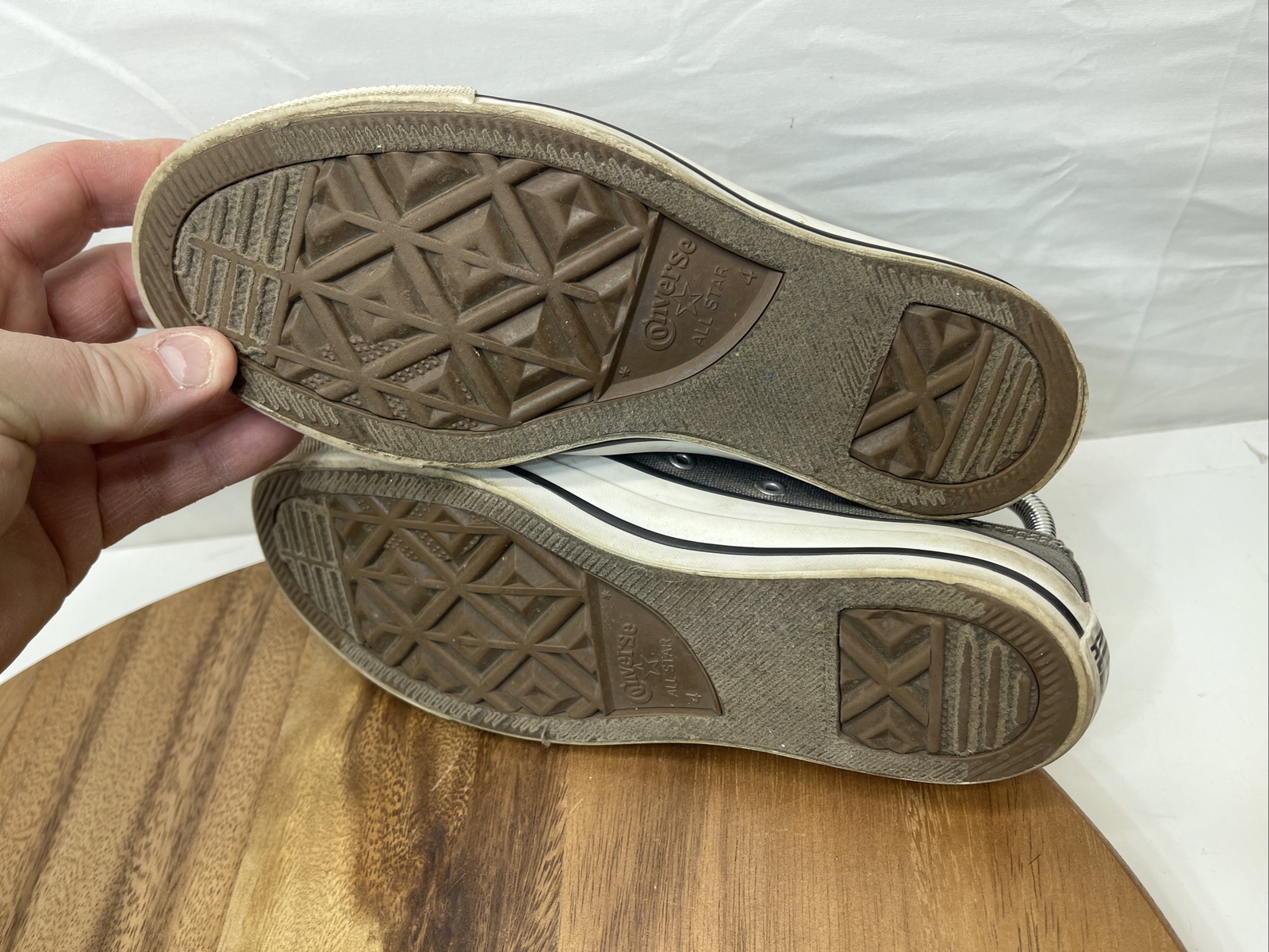 EUC Converse All Stars Shoes Sneakers Low Top Gray Mens 4 Womens 6 Unasex