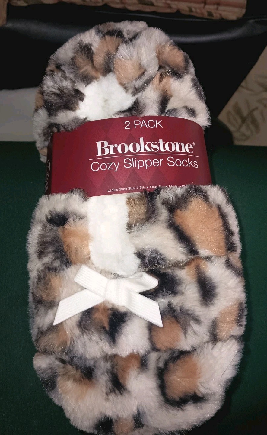 BROOKSTONE Women’s 2-Pack Cozy Slipper Sock – Sherpa Lined, Non-Slip Size 7-9.5