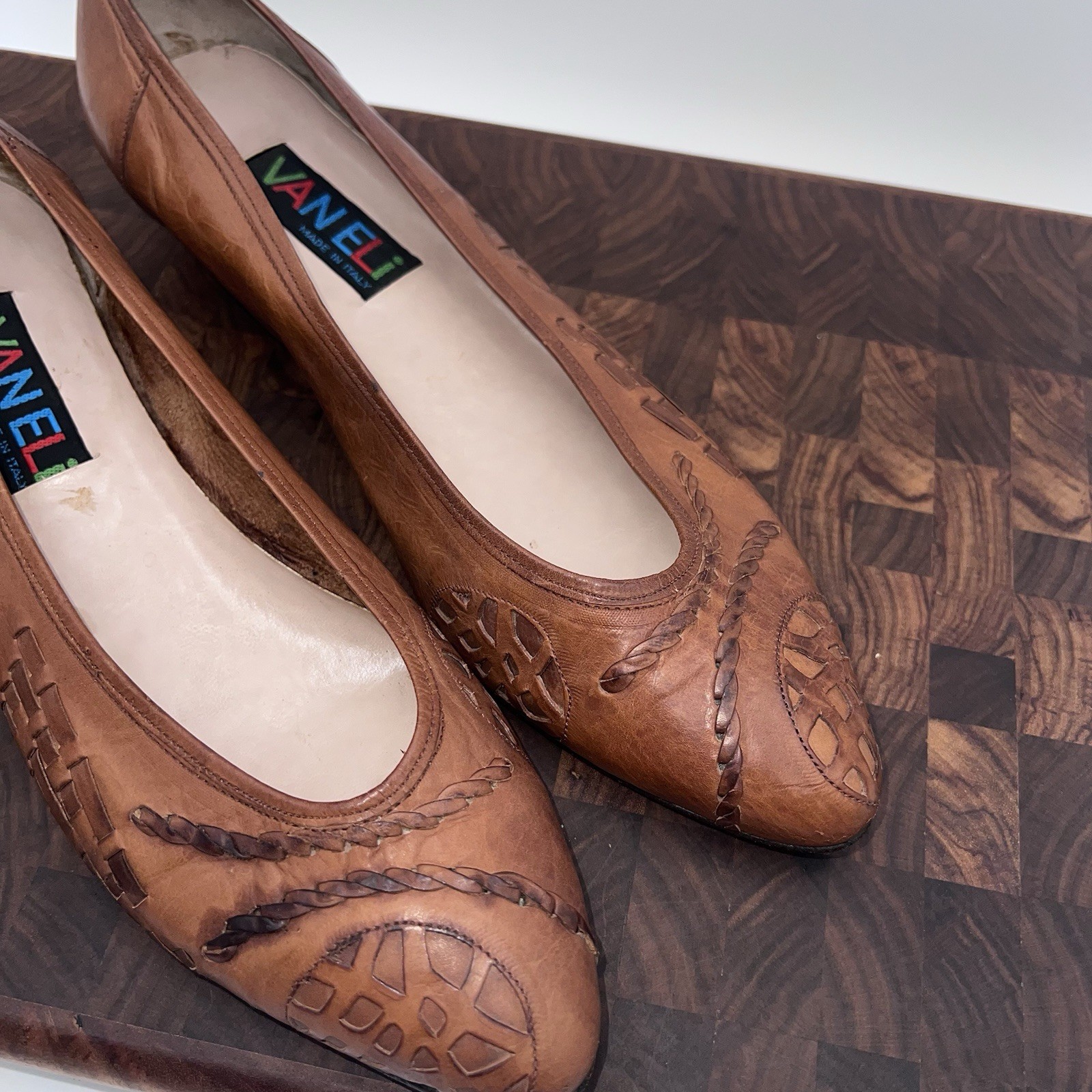 VTG Vaneli Made In Italy Brown Tooled Leather Heels Pump Shoes Size 10 Braided