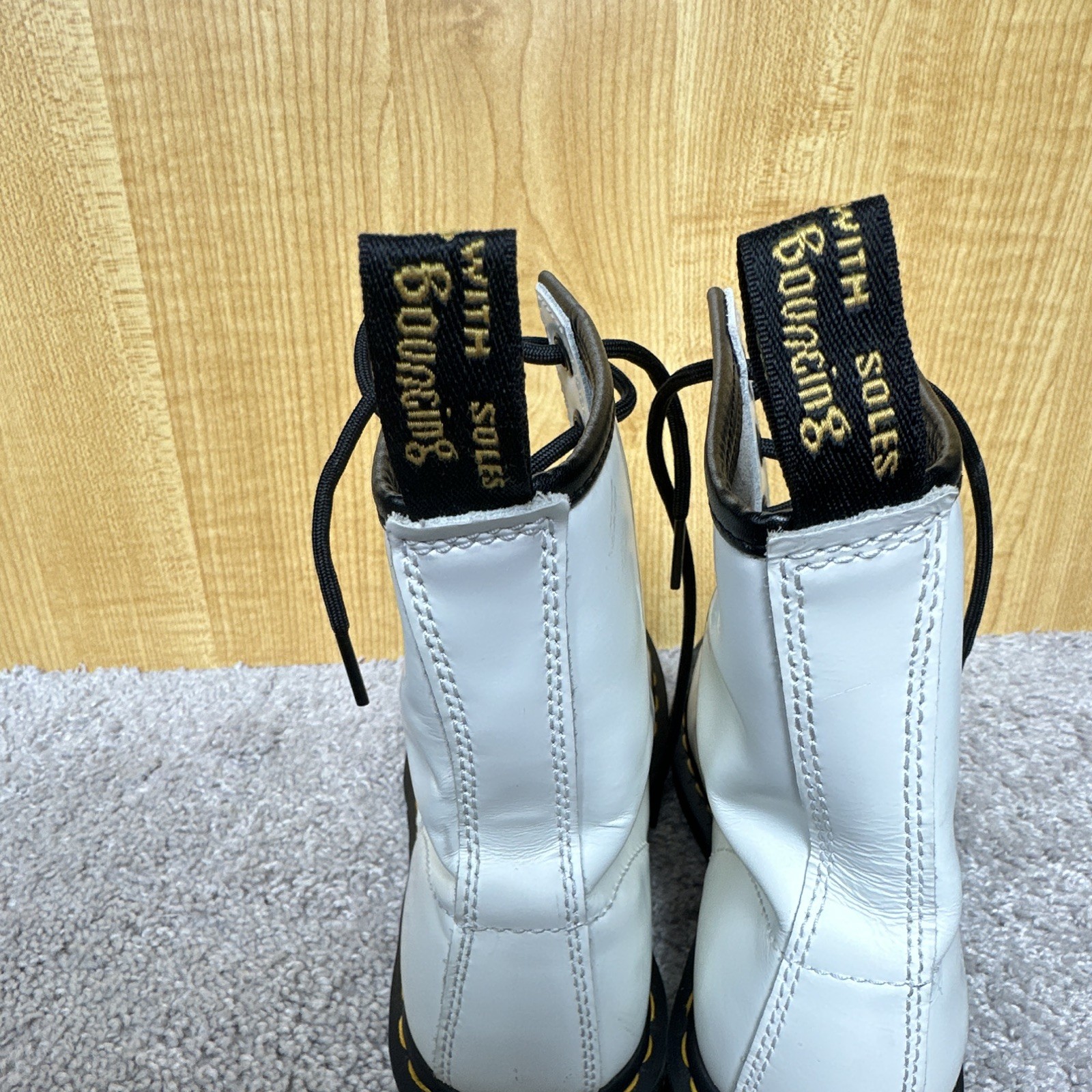 Dr. Martens 1460 Women’s White Leather Lace-Up Ankle Combat Boots US 7
