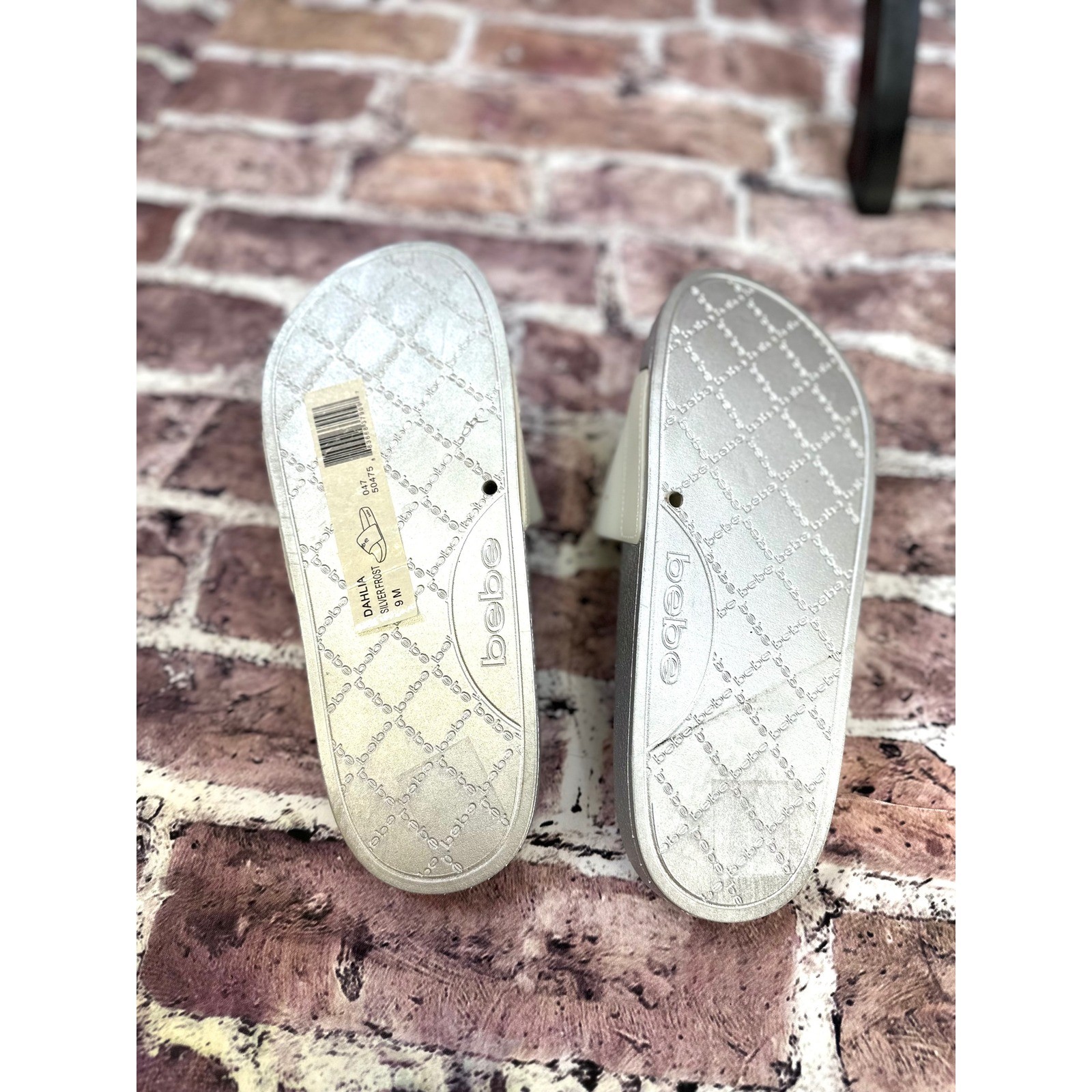 bebe Dahlia Silver Frost Rhinestone Logo Slide Sandals Womens 9 M Metallic Cream