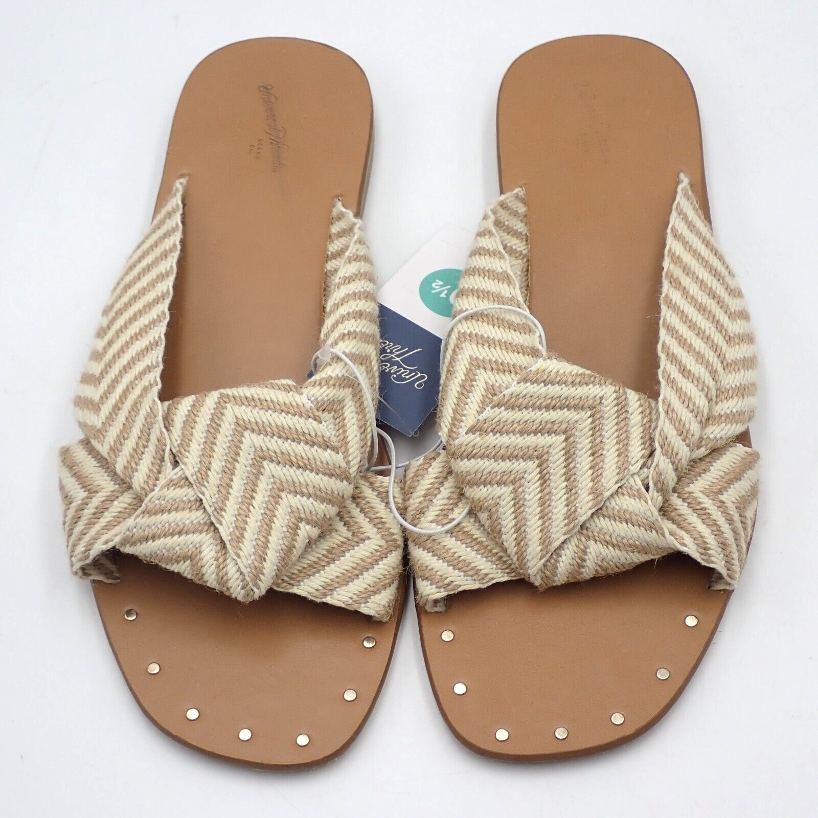 Universal Thread Sandals Womens Size 9.5 Tan Chevron Slip On Open Toe