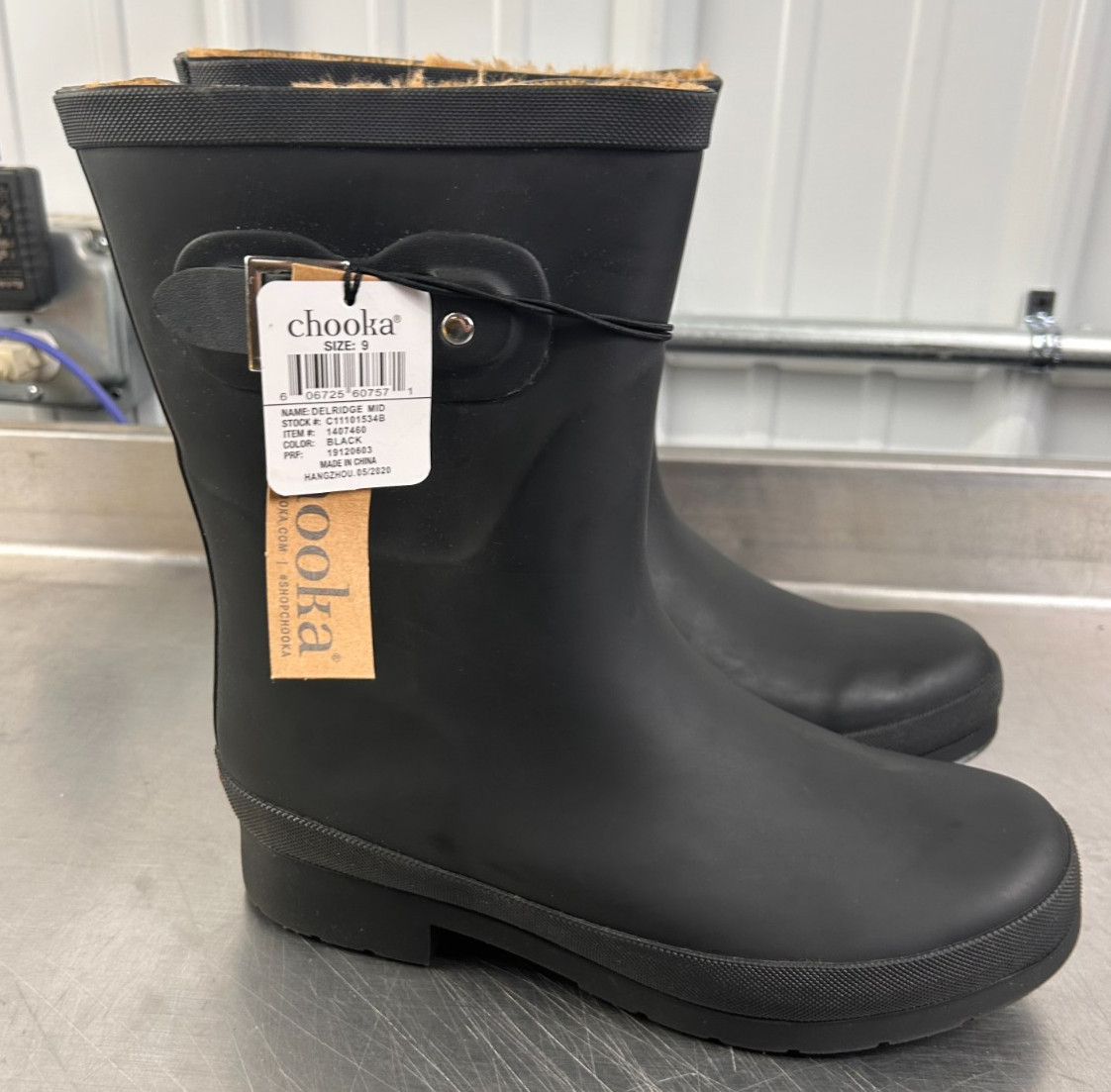 Chooka Delridge Mid Black Waterproof Rain Boots – Faux Fur Lined (Women’s 9)