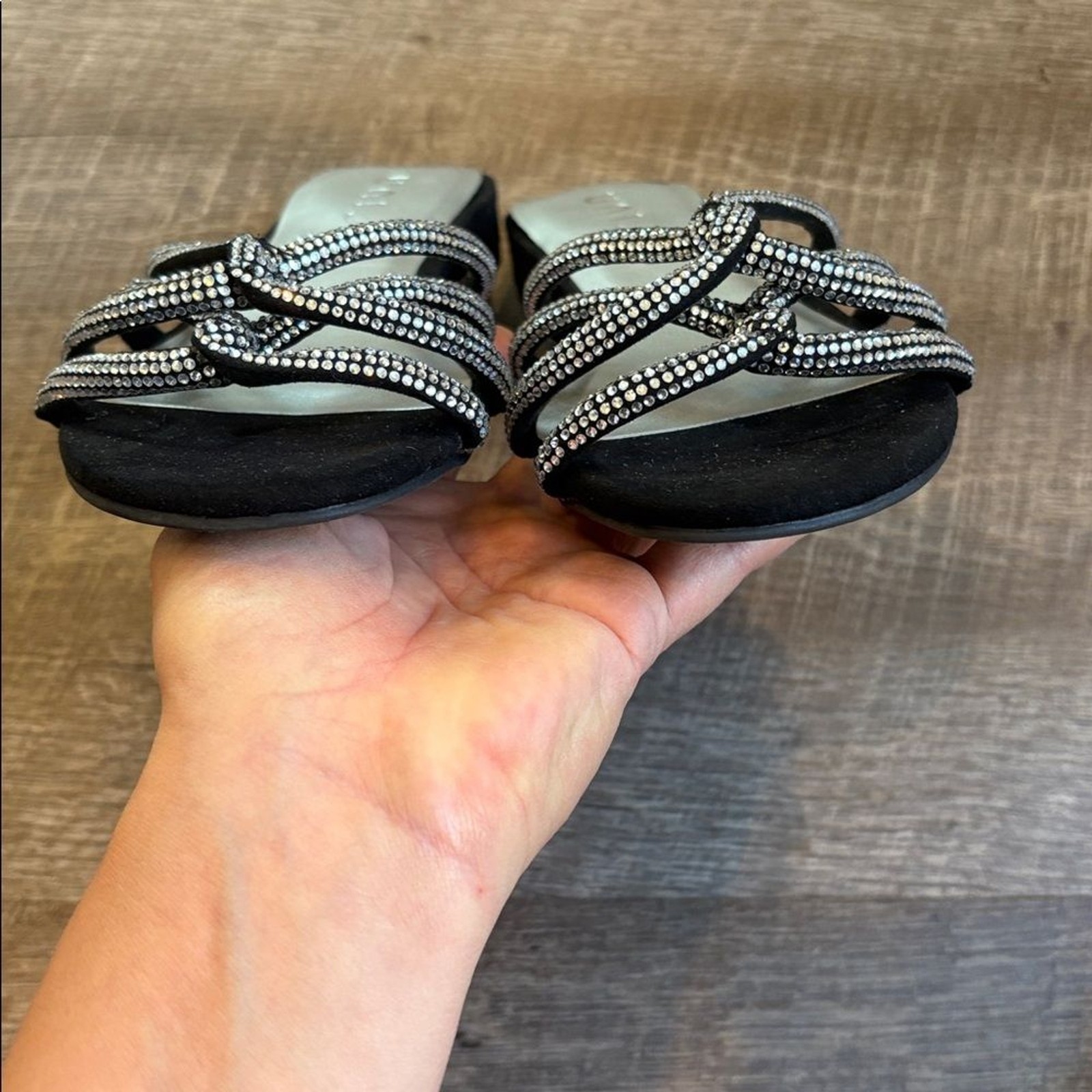 Unisa Tazz Rhinestone Sandals Women’s 7 Black Silver