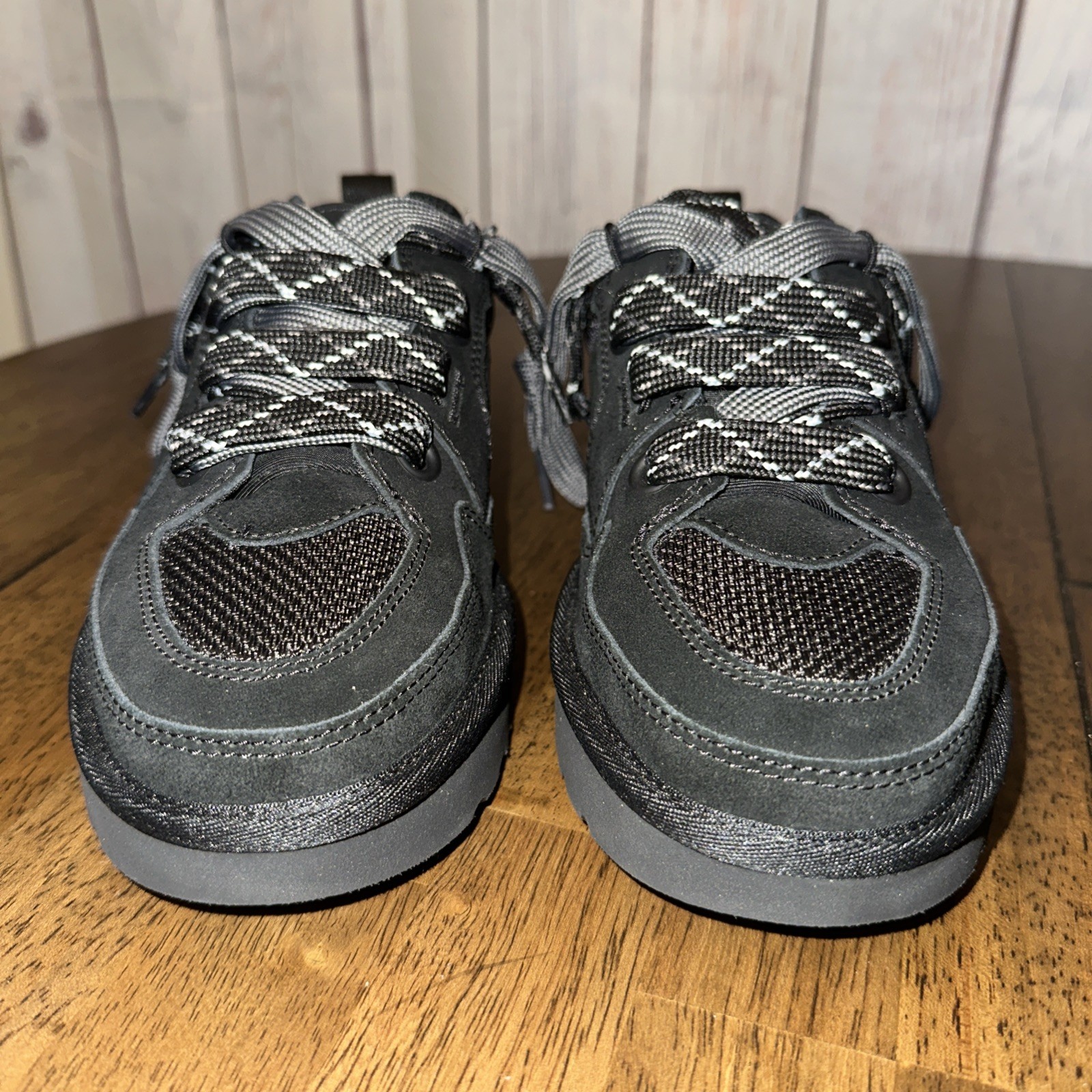 UGG Lowmel Sneaker Women’s Size US 10 Black 1168890