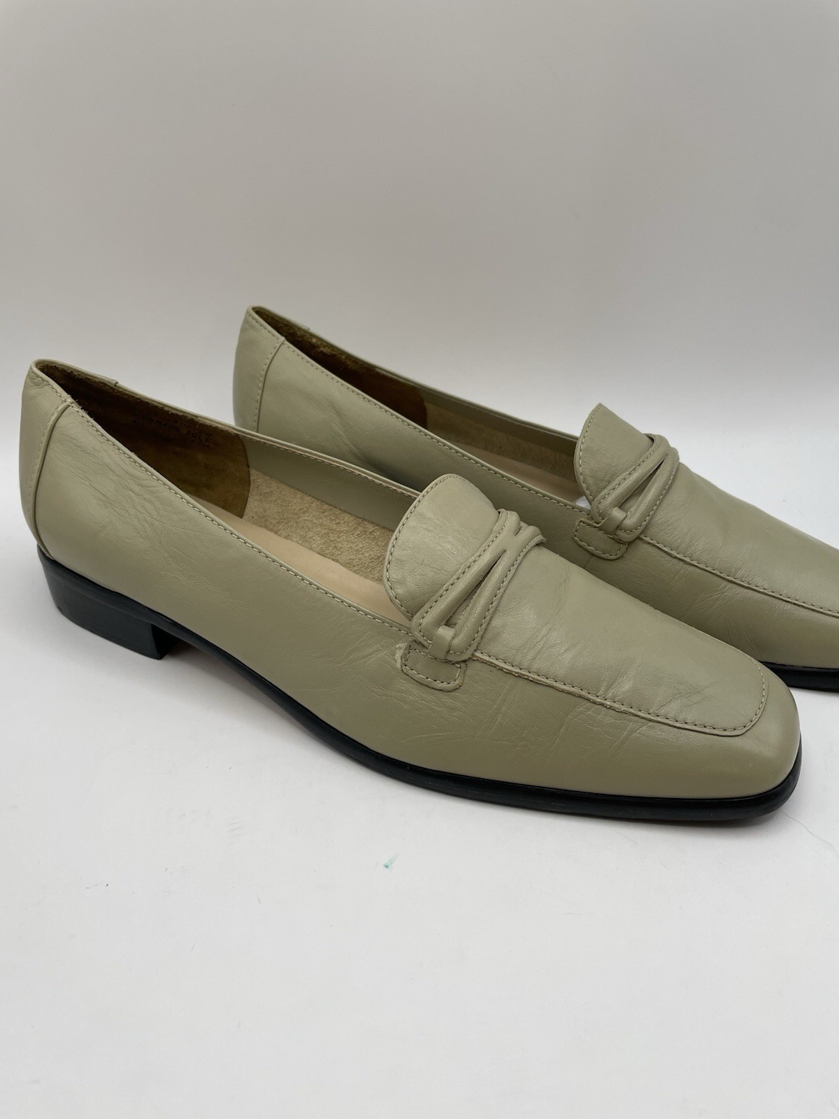 Etienne Aigner Loafers 8 M Pistachio Leather Vintage 90s Classic STELLA