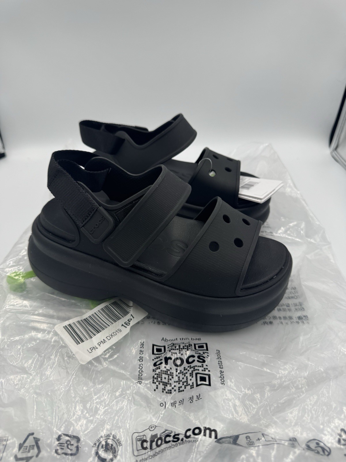 Crocs Soho Y Strap Platform Sandals Black Women’s 4 NWT 211755-001