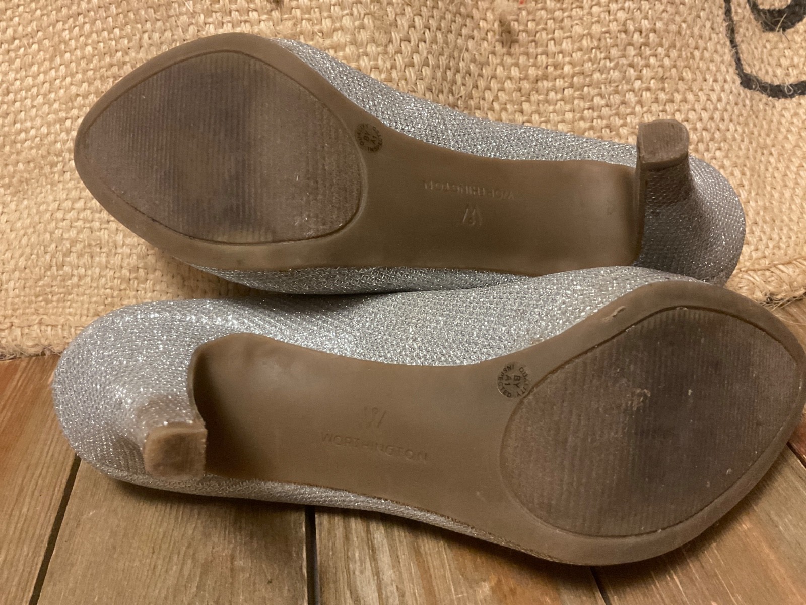 Worthington Hula Silver Glitter Platform Pumps Heels Metallic Comfort Size 7.5M