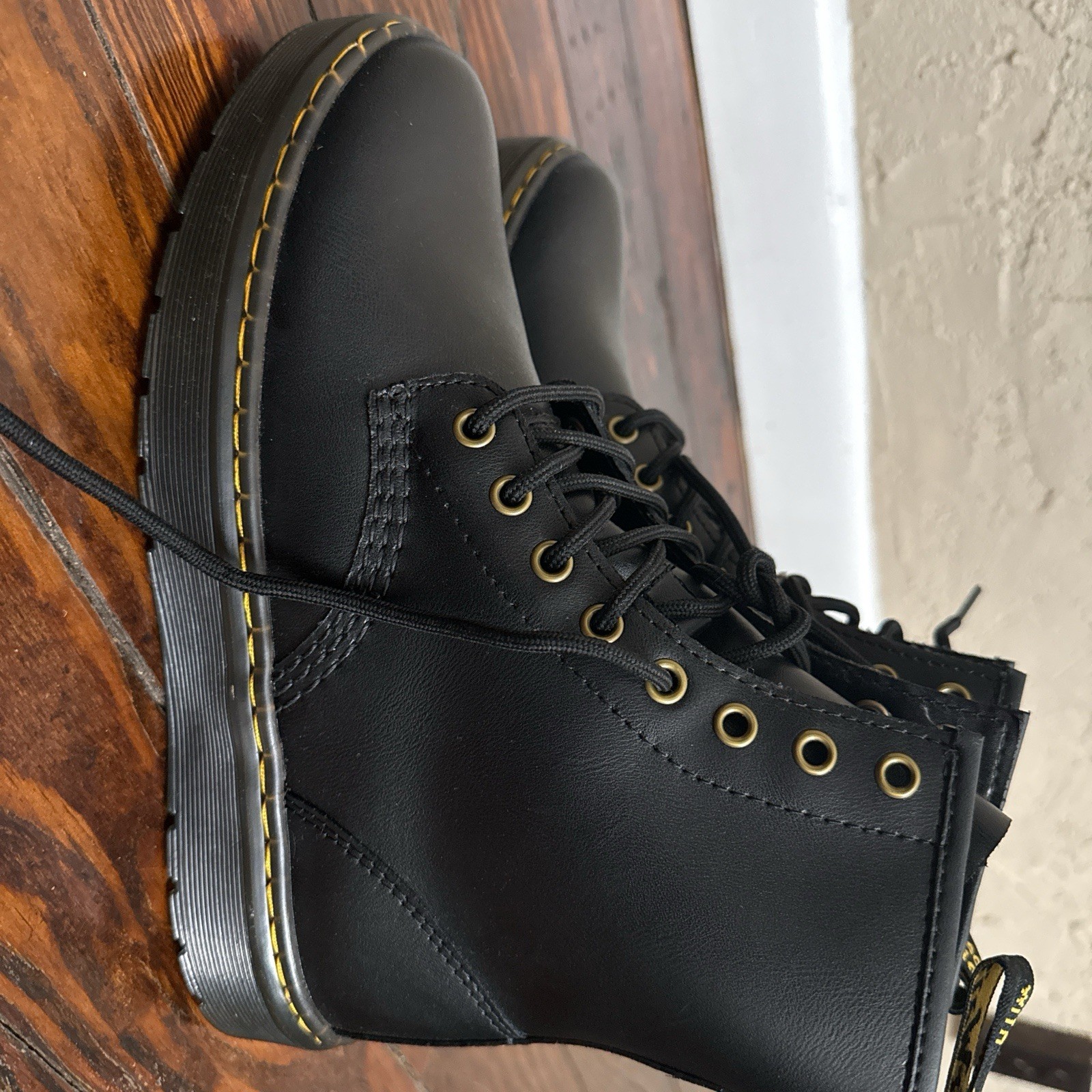 Dr. Martens 1460 Women’s Original Smooth Leather Lace Up Boots – Black