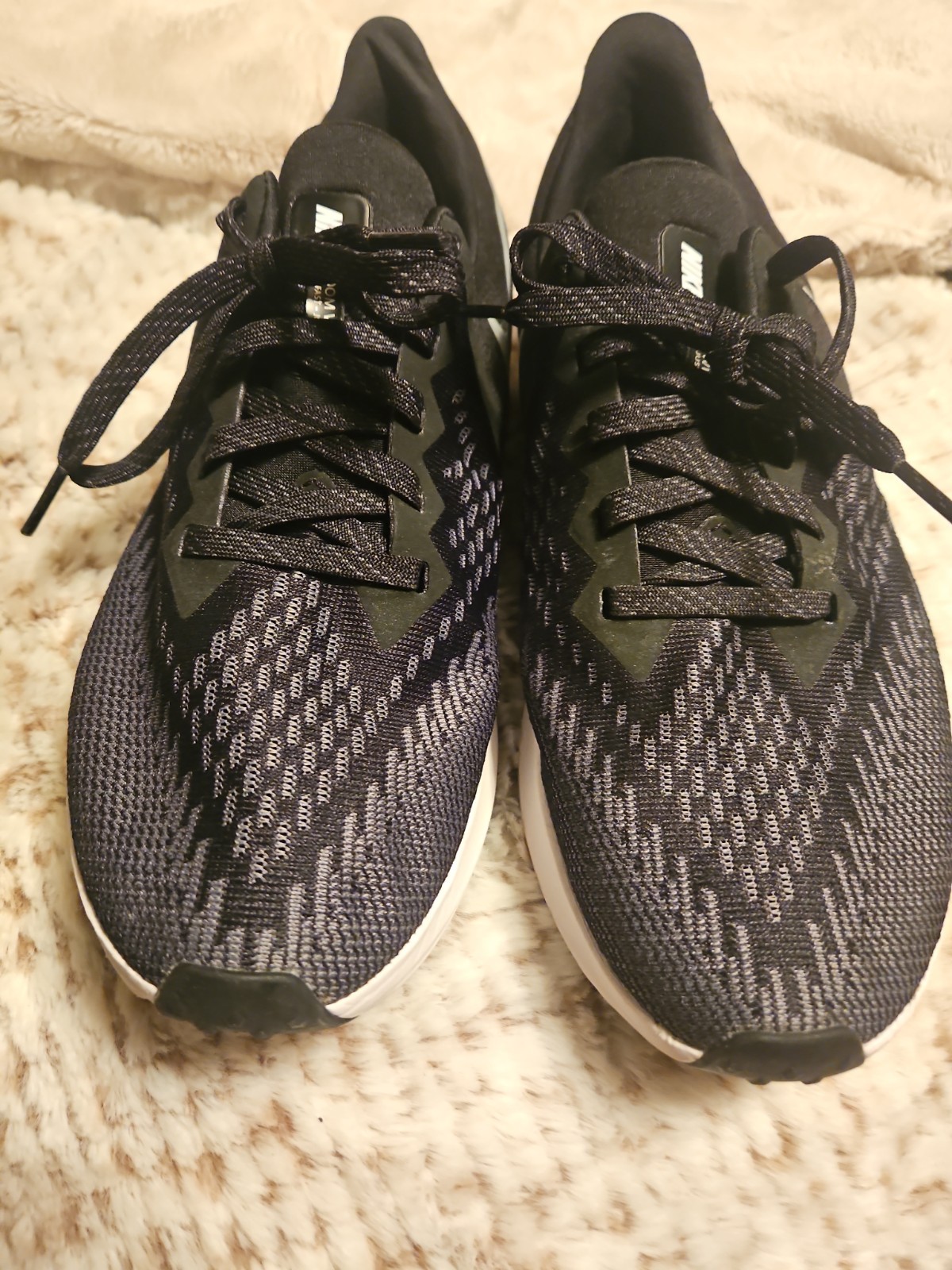 Nike Air Zoom Winflo 6 Black White Running Shoes Women’s Size 8