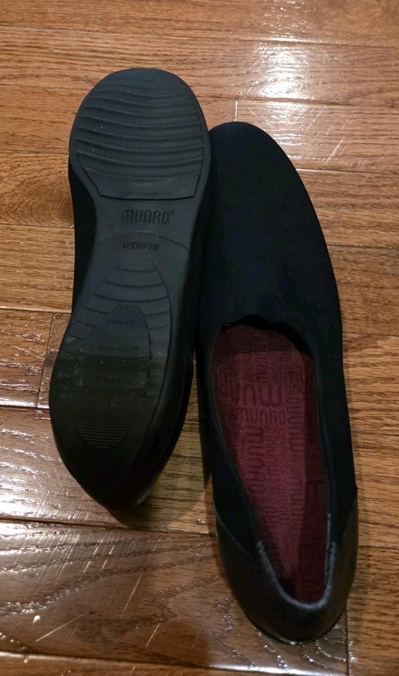 Munro Traveler Slip on Shoes *Size 11* Black *See Description *
