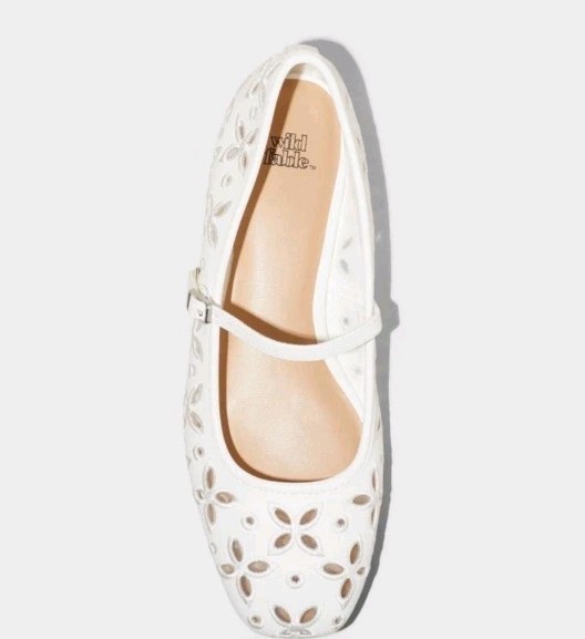 Wild Fable Womens White Eyelet Mary Jane Flats Memory Foam Buckle Round Toe