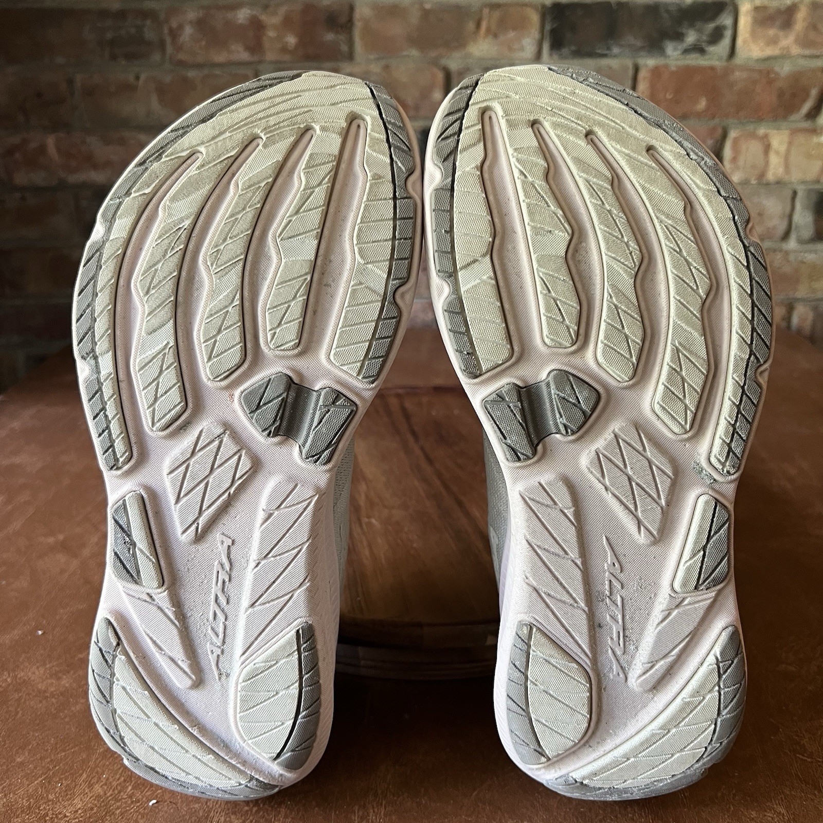 Altra Experience Flow 3 Womens 9.5 Beige Pink Athletic Running Shoes Sneakers