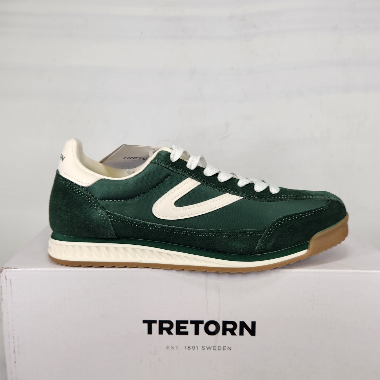 Size 7.5 – Tretorn Rawlins 2.0 – Green Suede – Womens