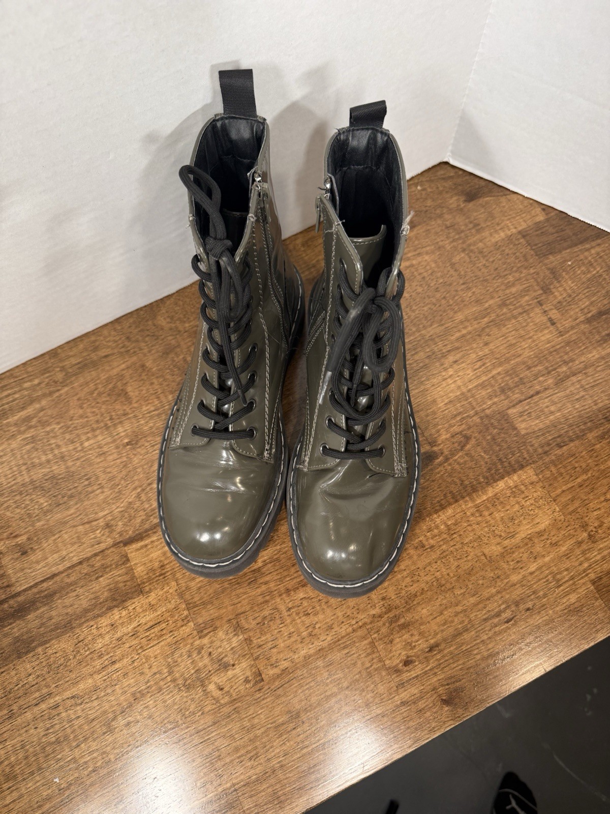 Sincerely Jules Women’s Army Green Boots Black Bottoms Size 7 1/2 Grunge Y2K