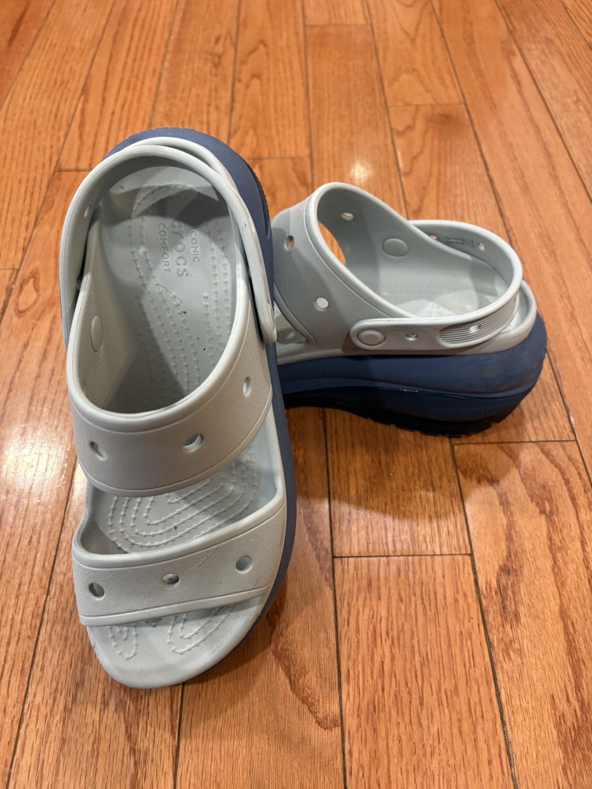 Crocs Mega Crush Platform Sandals Gray Navy Women’s Size 9 Dual Strap Croslite
