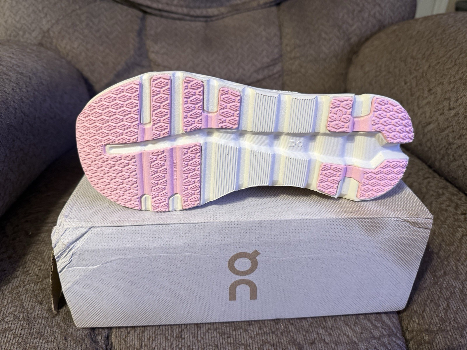 On Cloudrunner 2 Women’s Lace-Up Low Top Running Sneakers Pink/Beige Logo