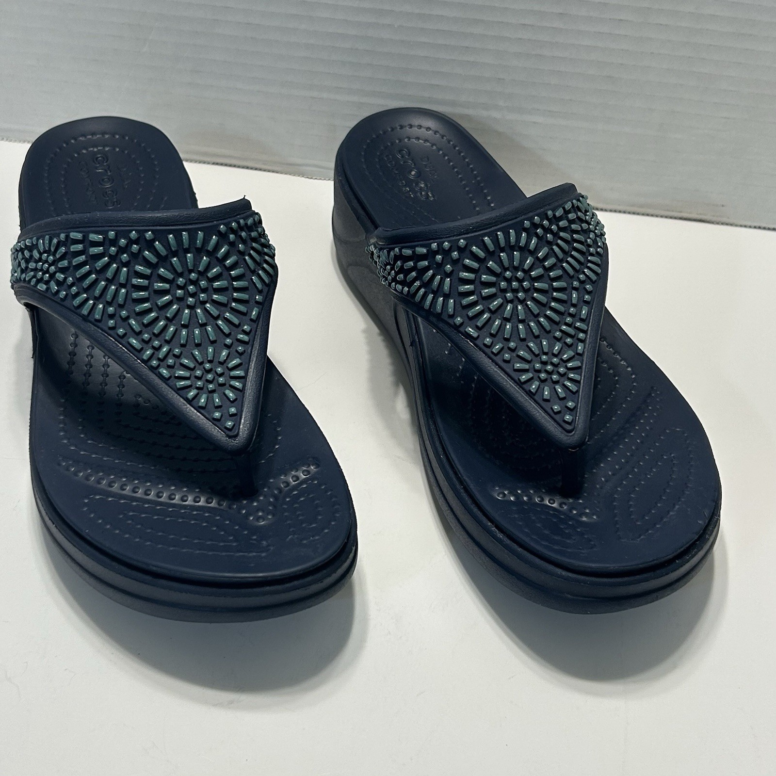 Crocs Monterey Diamante Wedge Thong Sandal Women’s 8 Navy Blue Embellished